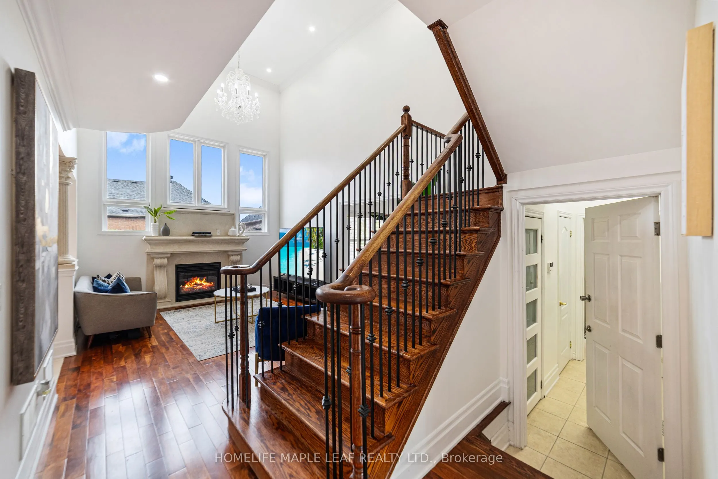 18 Regis Circle