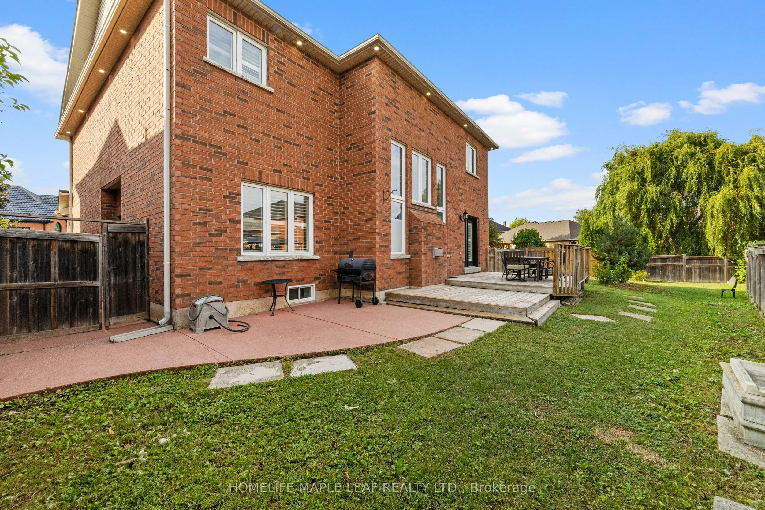 18 Regis Circle