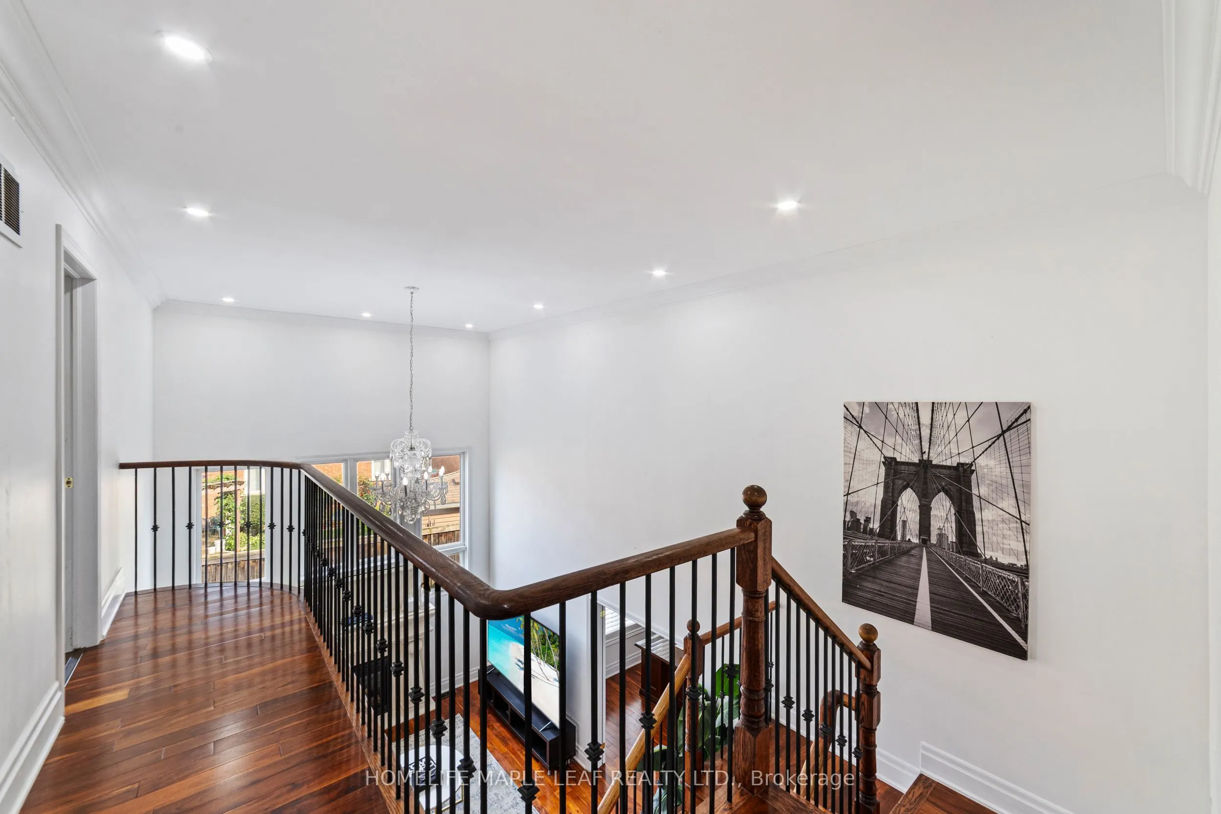 18 Regis Circle