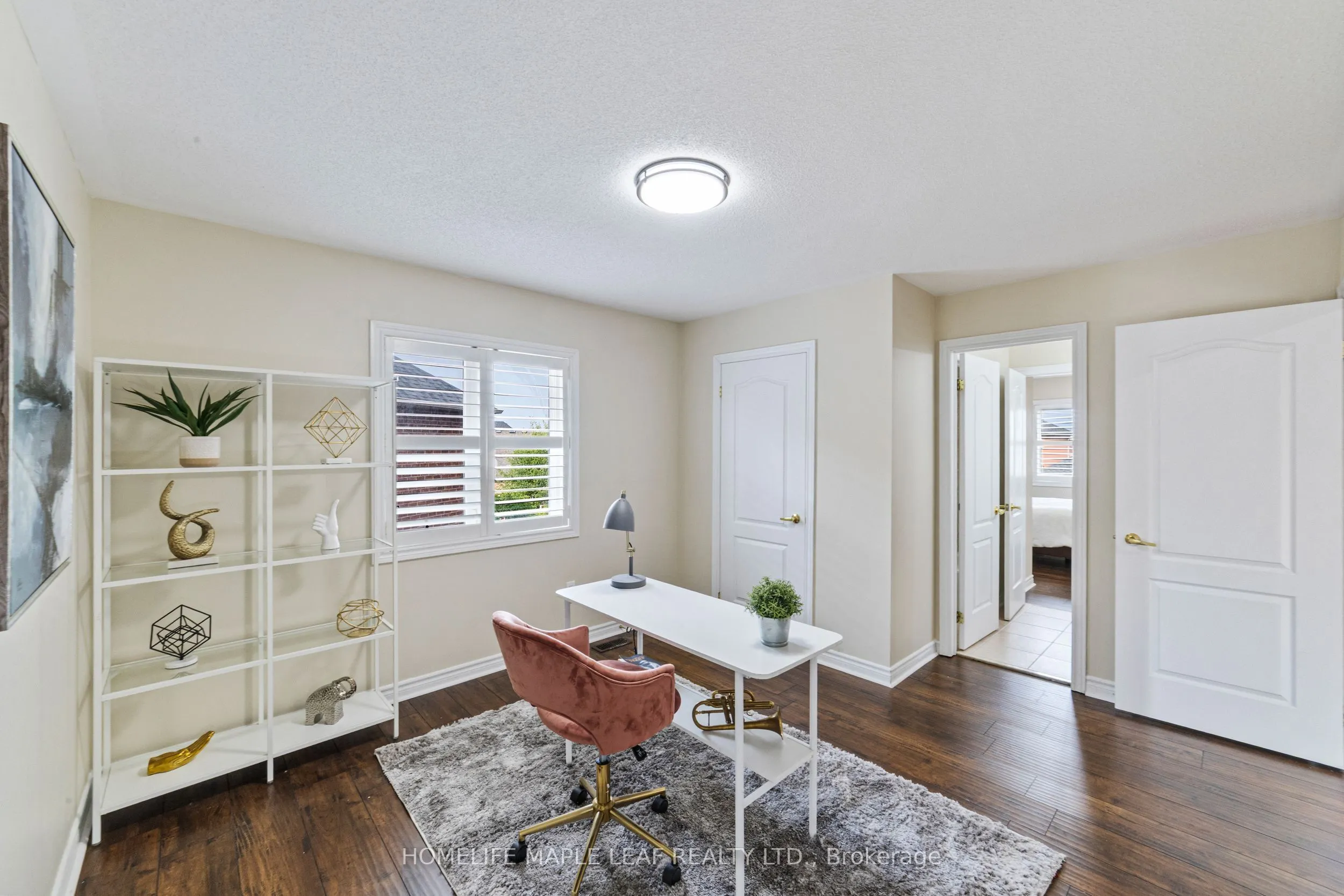 18 Regis Circle