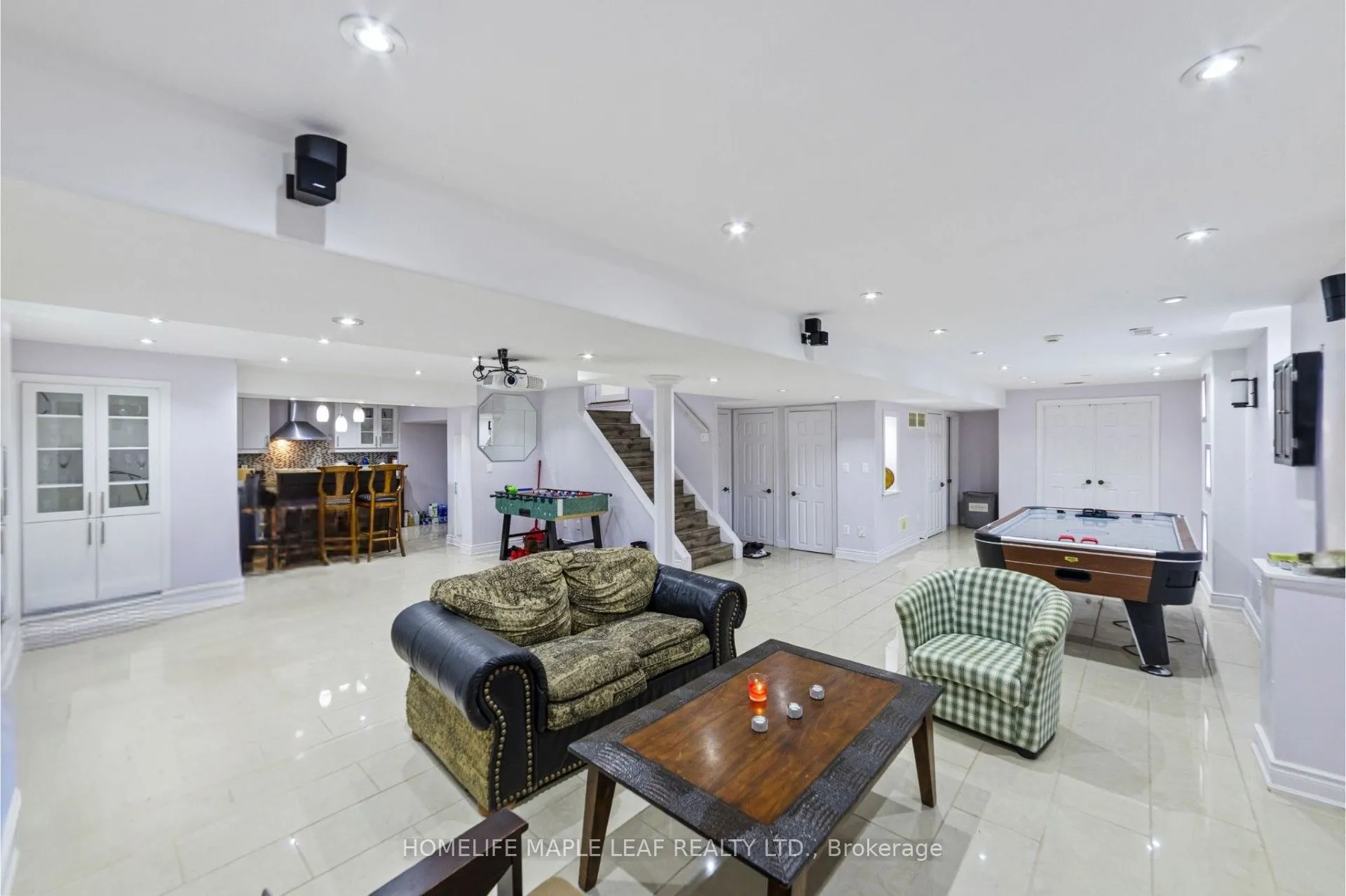 18 Regis Circle