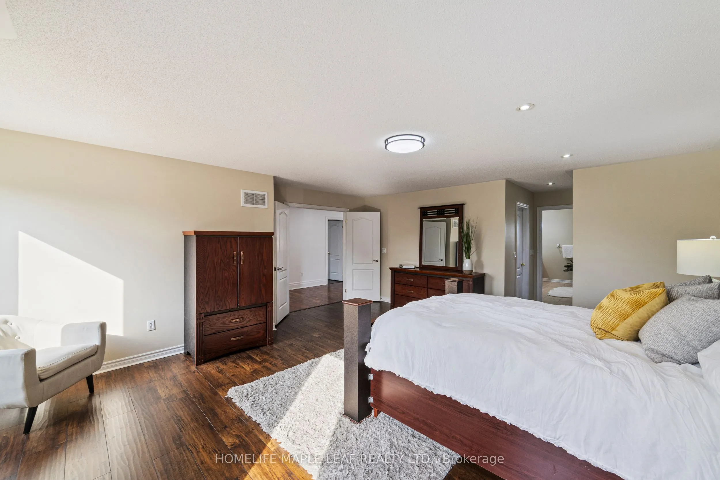 18 Regis Circle