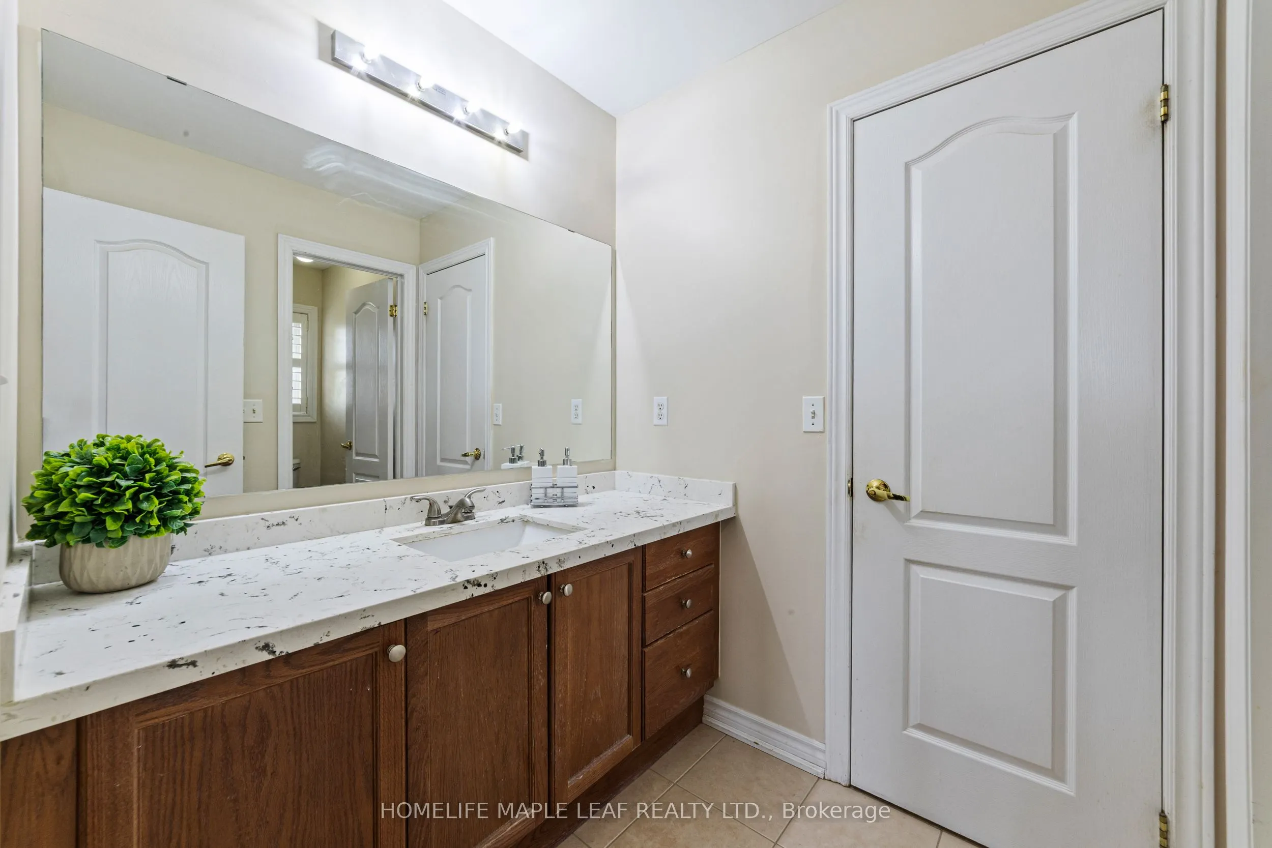 18 Regis Circle