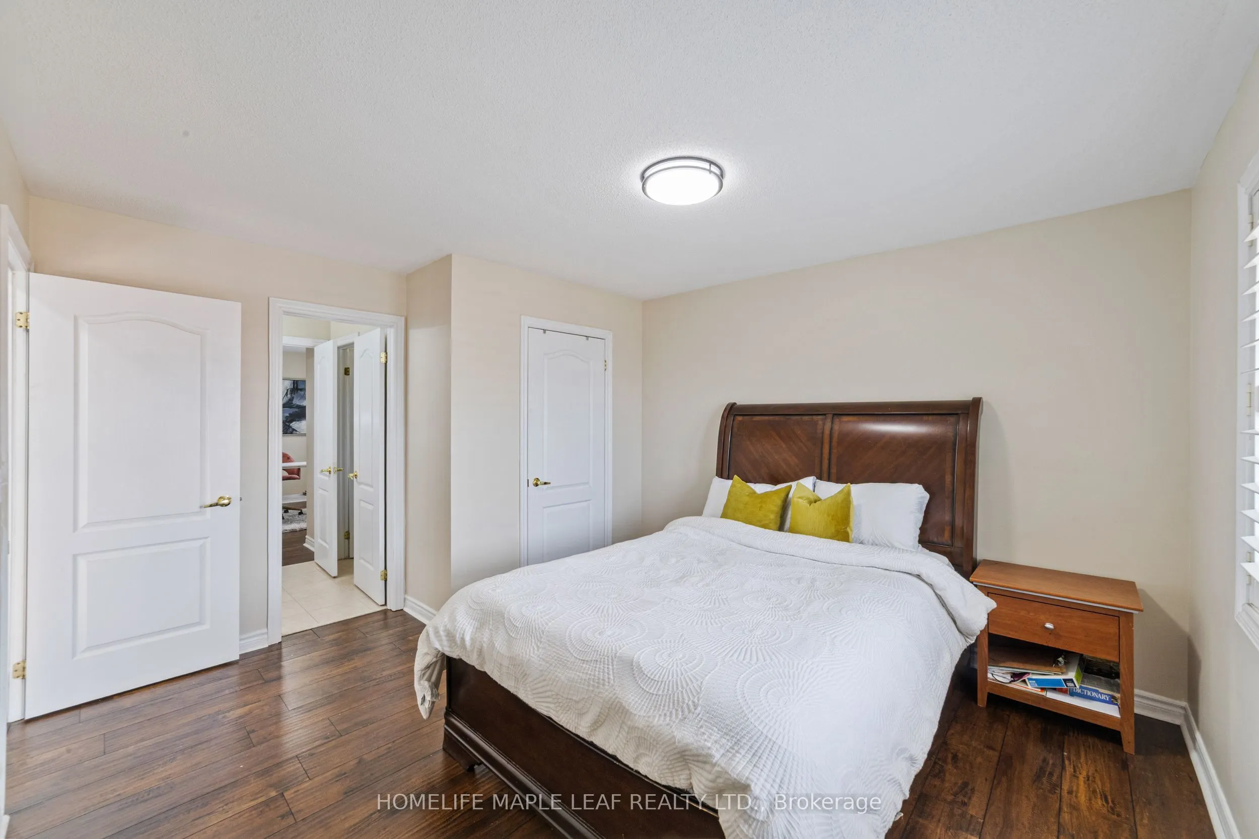 18 Regis Circle