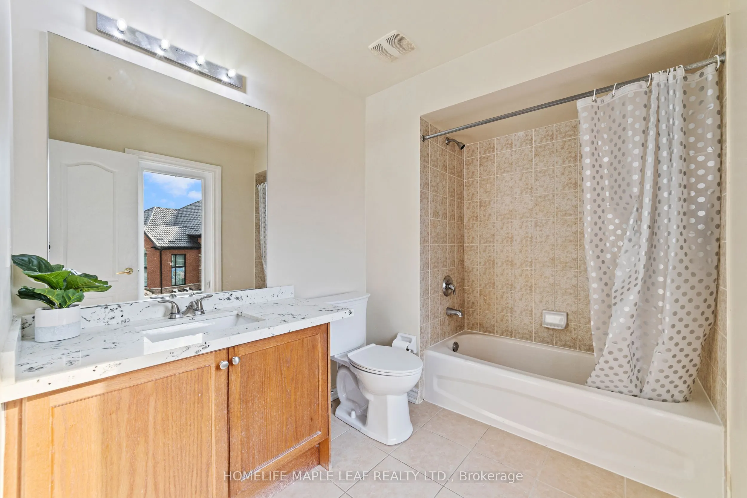 18 Regis Circle
