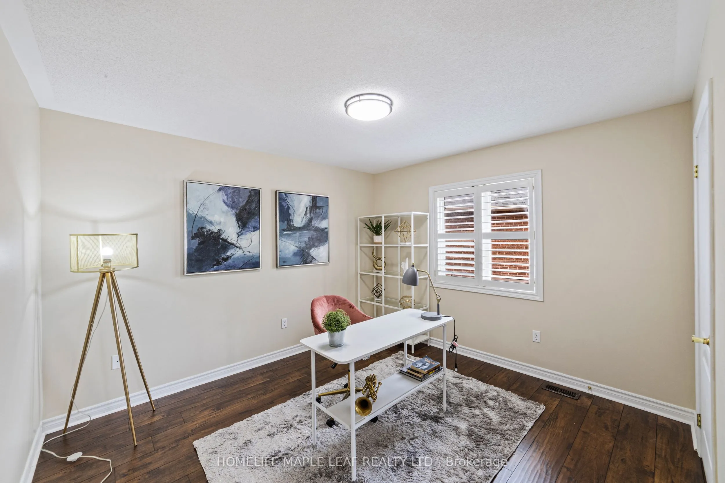 18 Regis Circle
