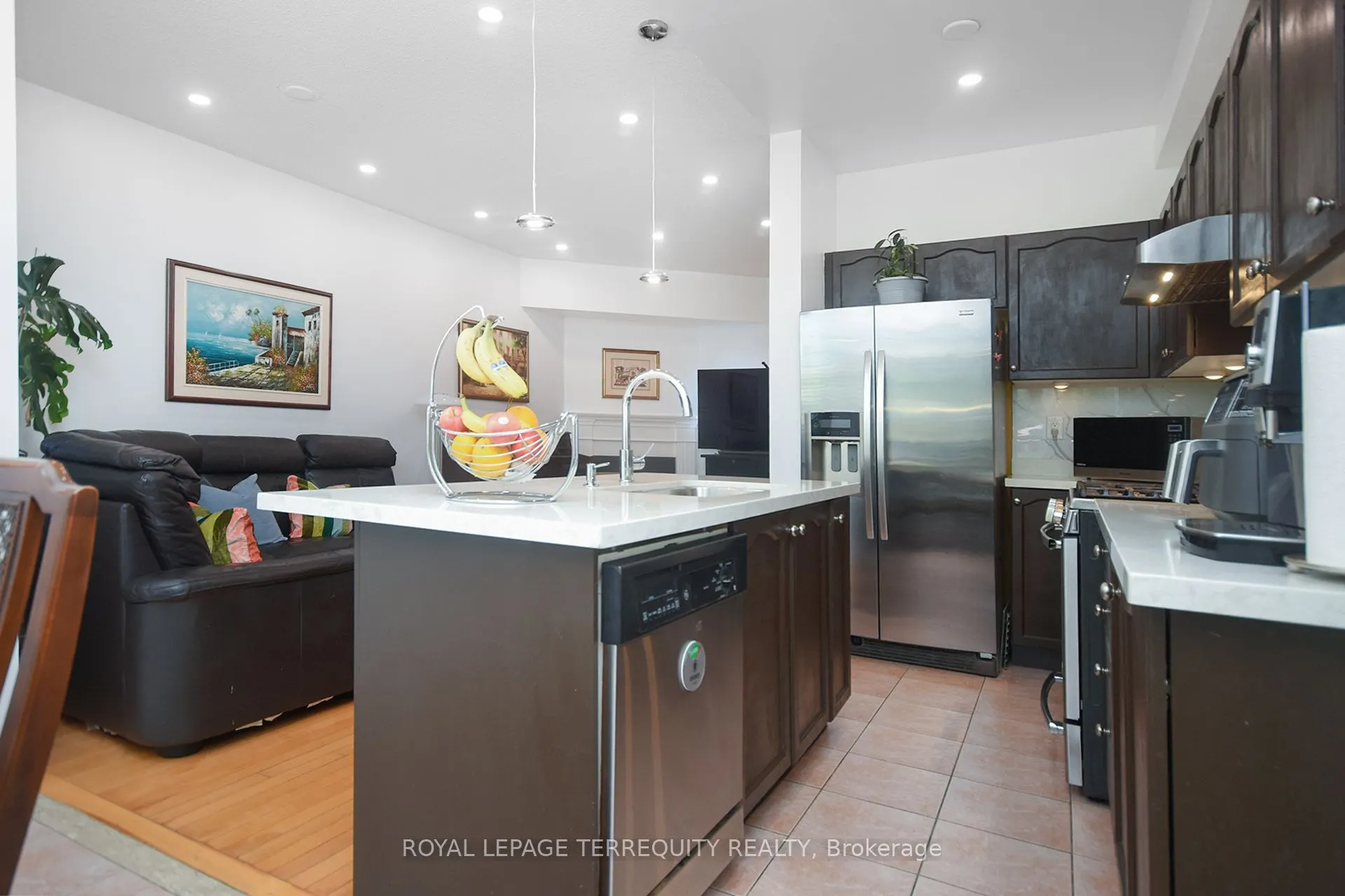 902 Ledbury Crescent