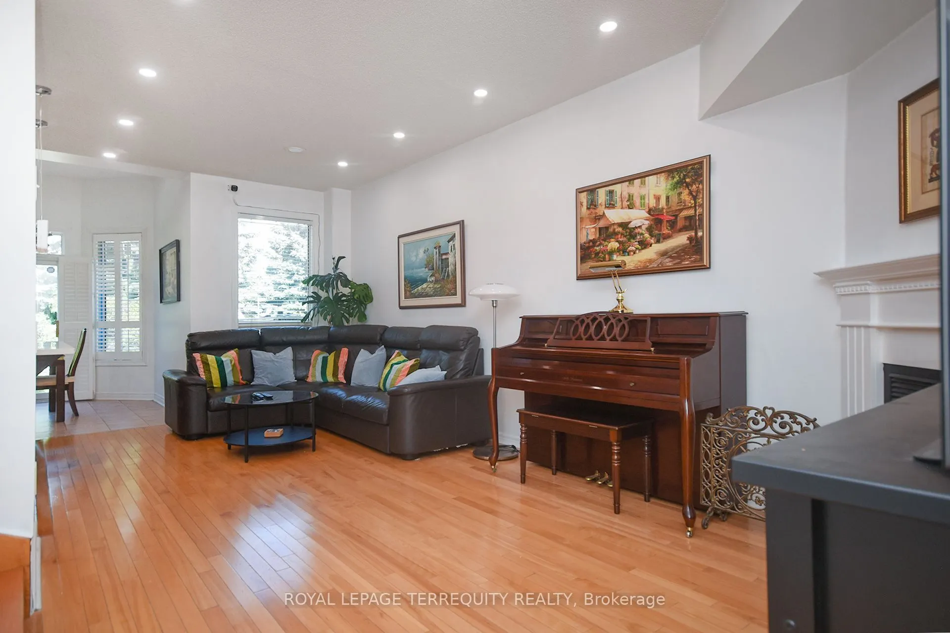 902 Ledbury Crescent