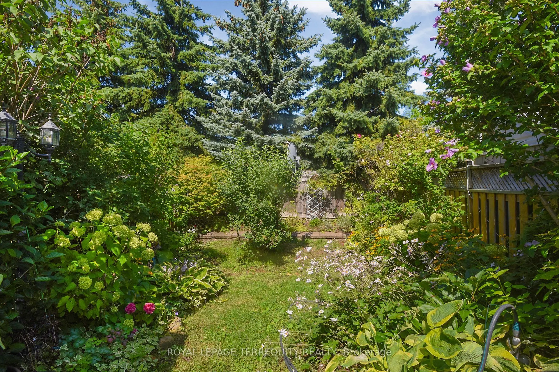 902 Ledbury Crescent