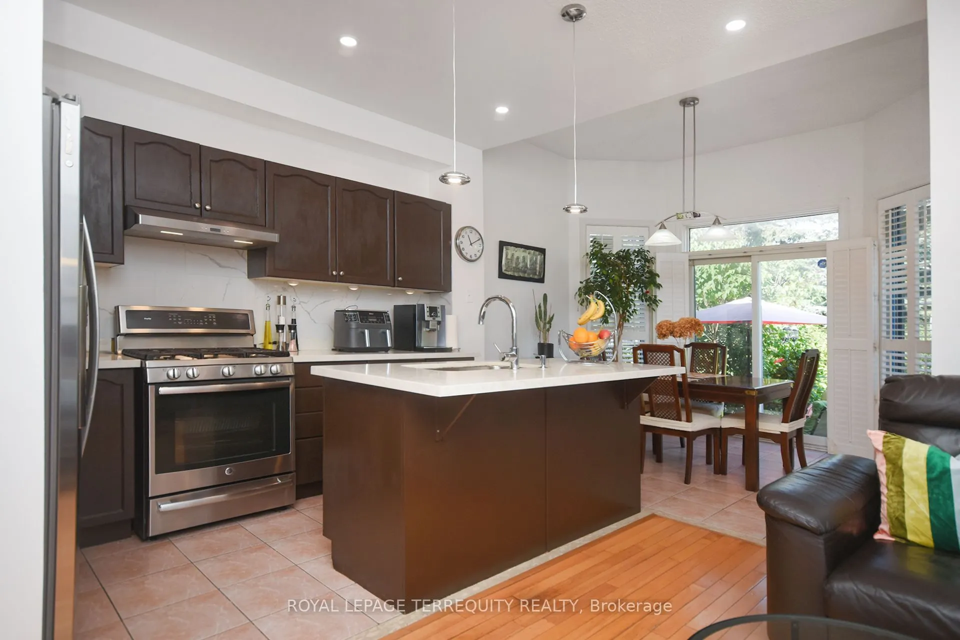 902 Ledbury Crescent