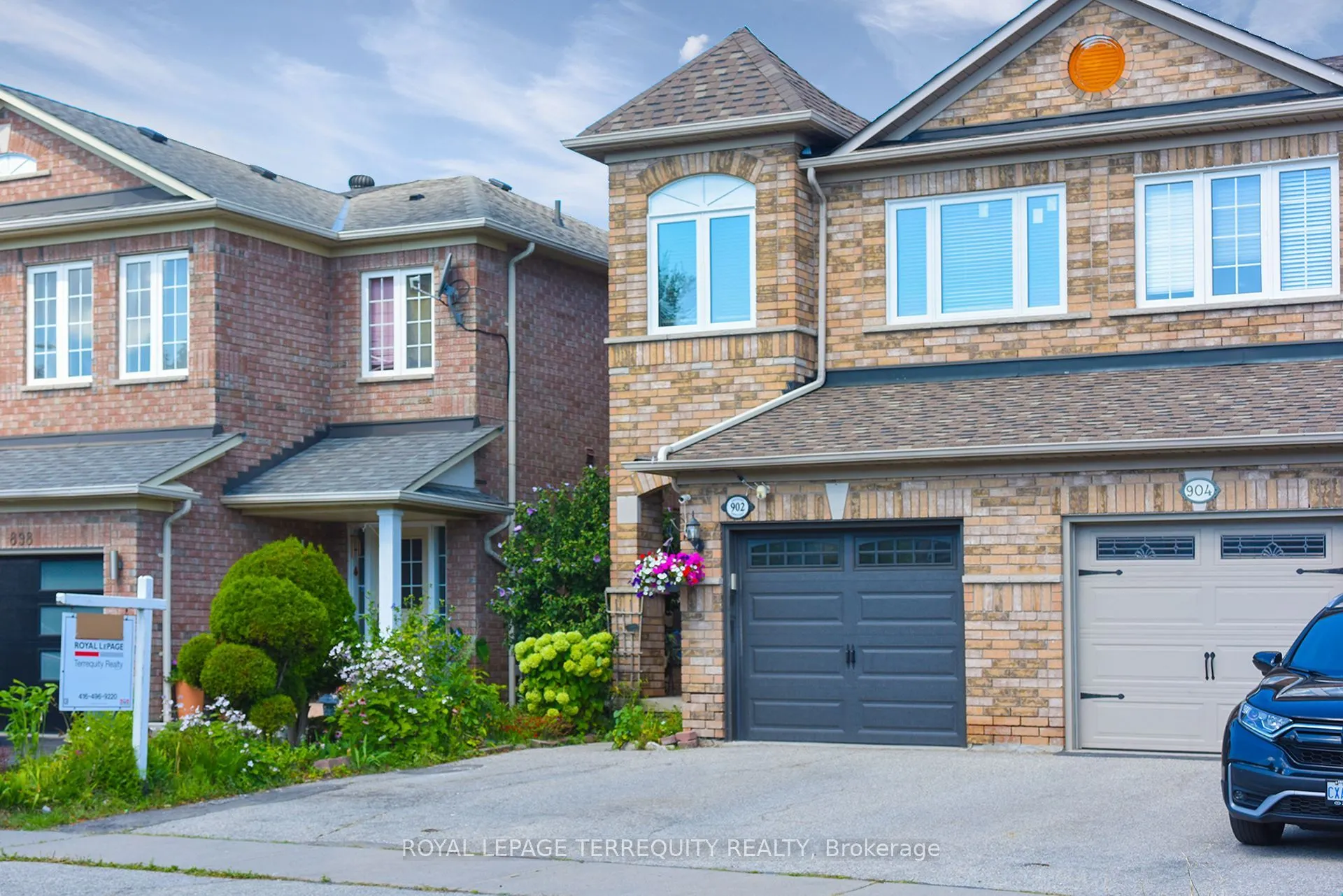 902 Ledbury Crescent