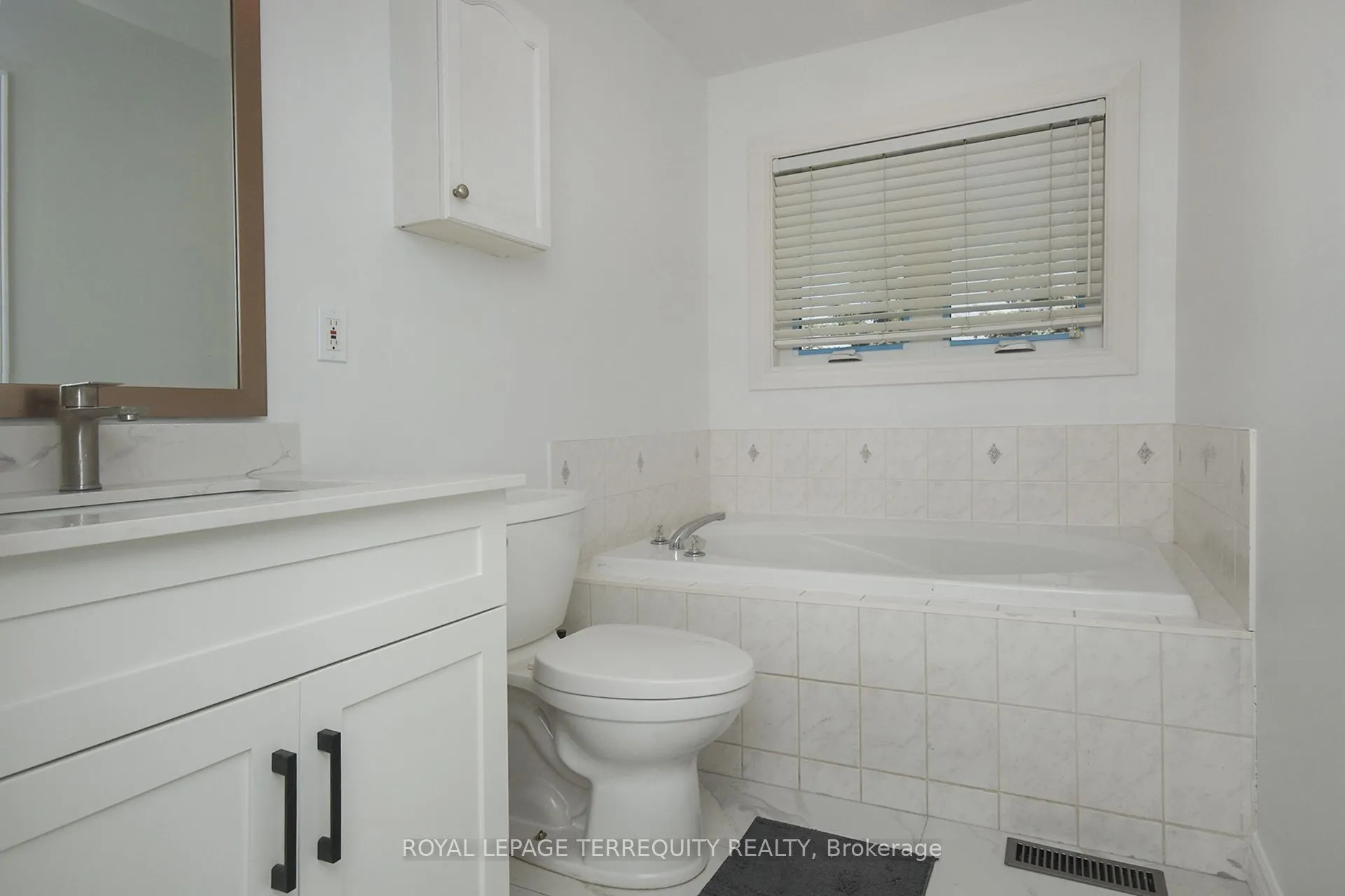 902 Ledbury Crescent
