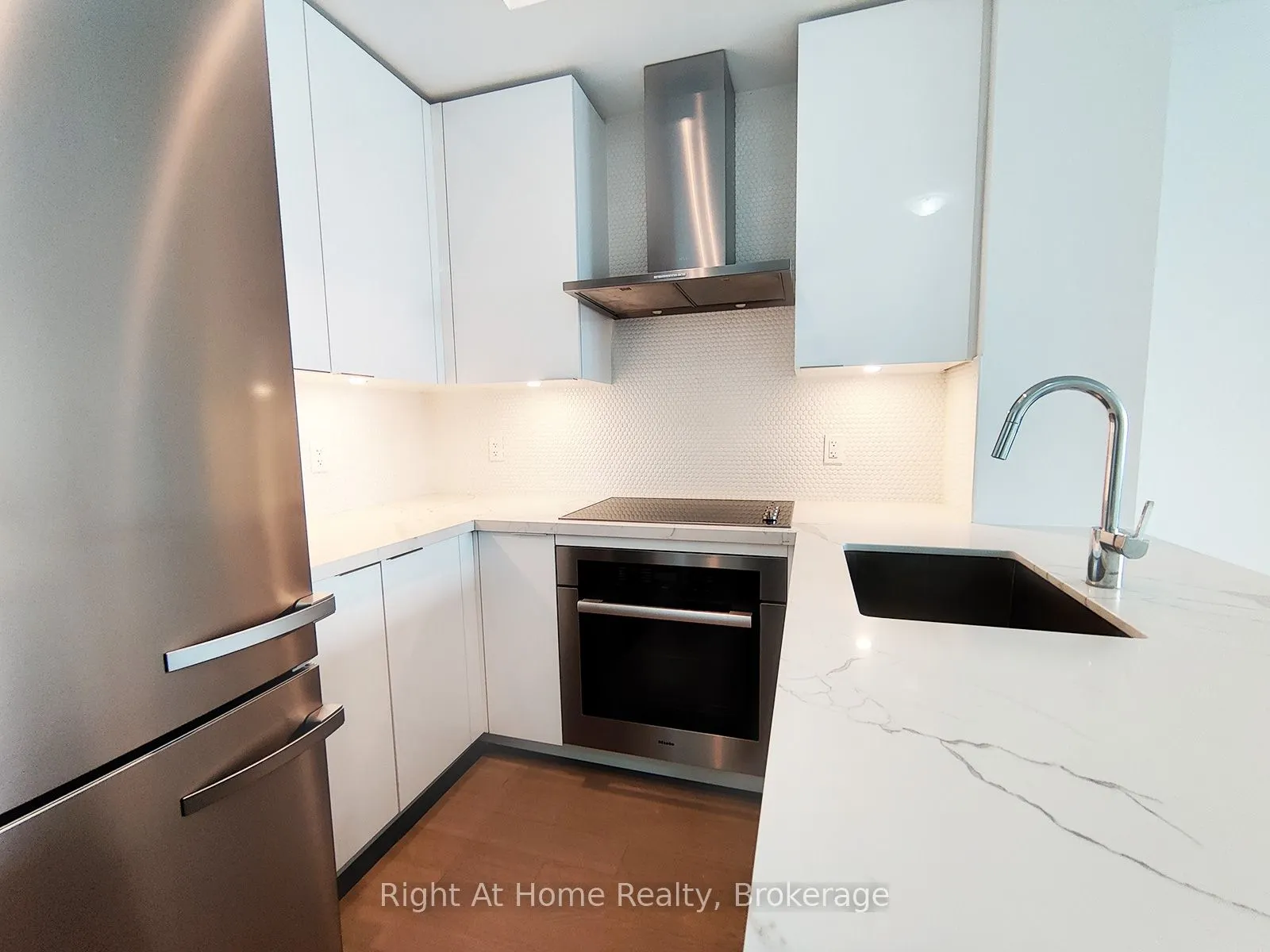 20 Shore Breeze Drive, #4401