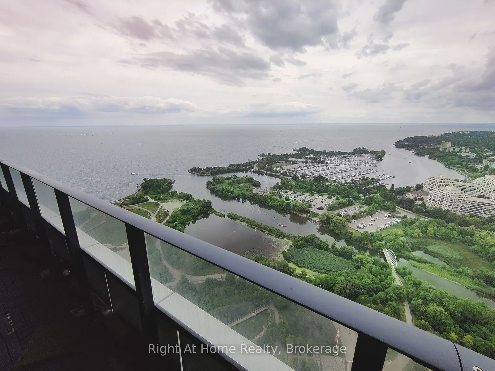 20 Shore Breeze Drive, #4401