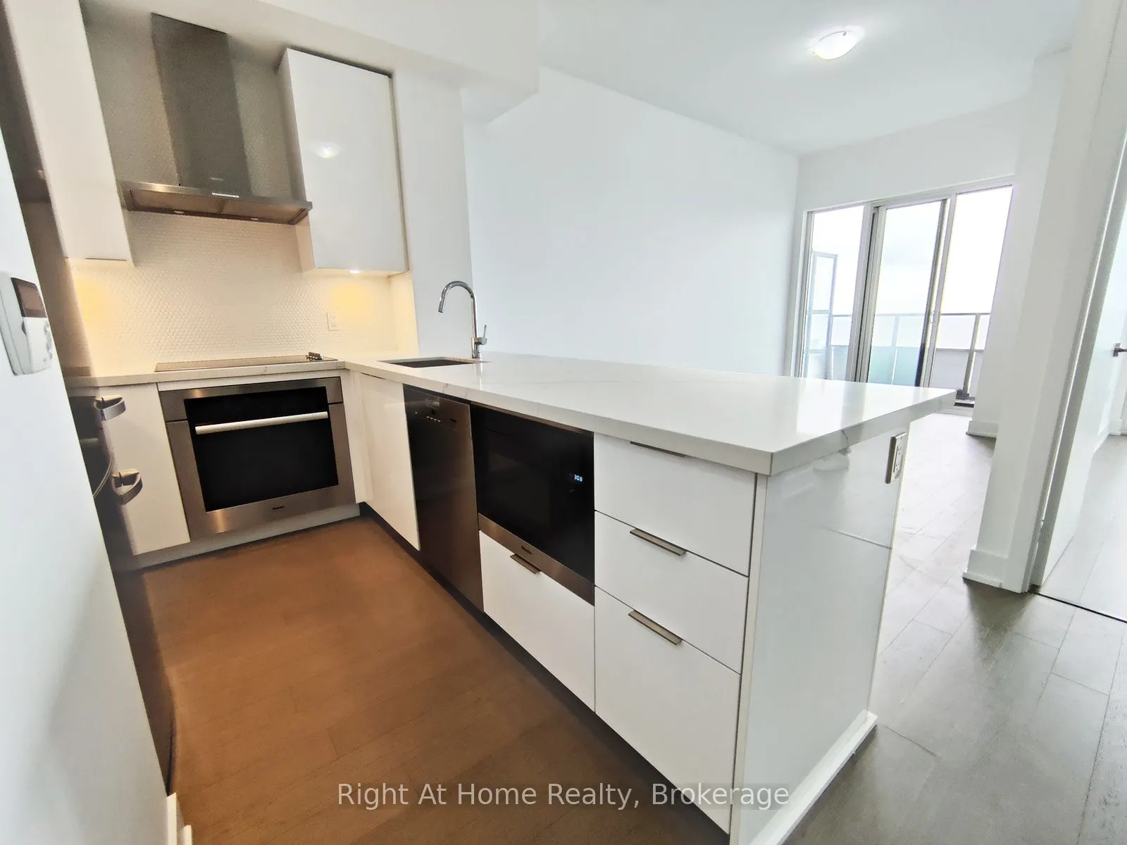 20 Shore Breeze Drive, #4401