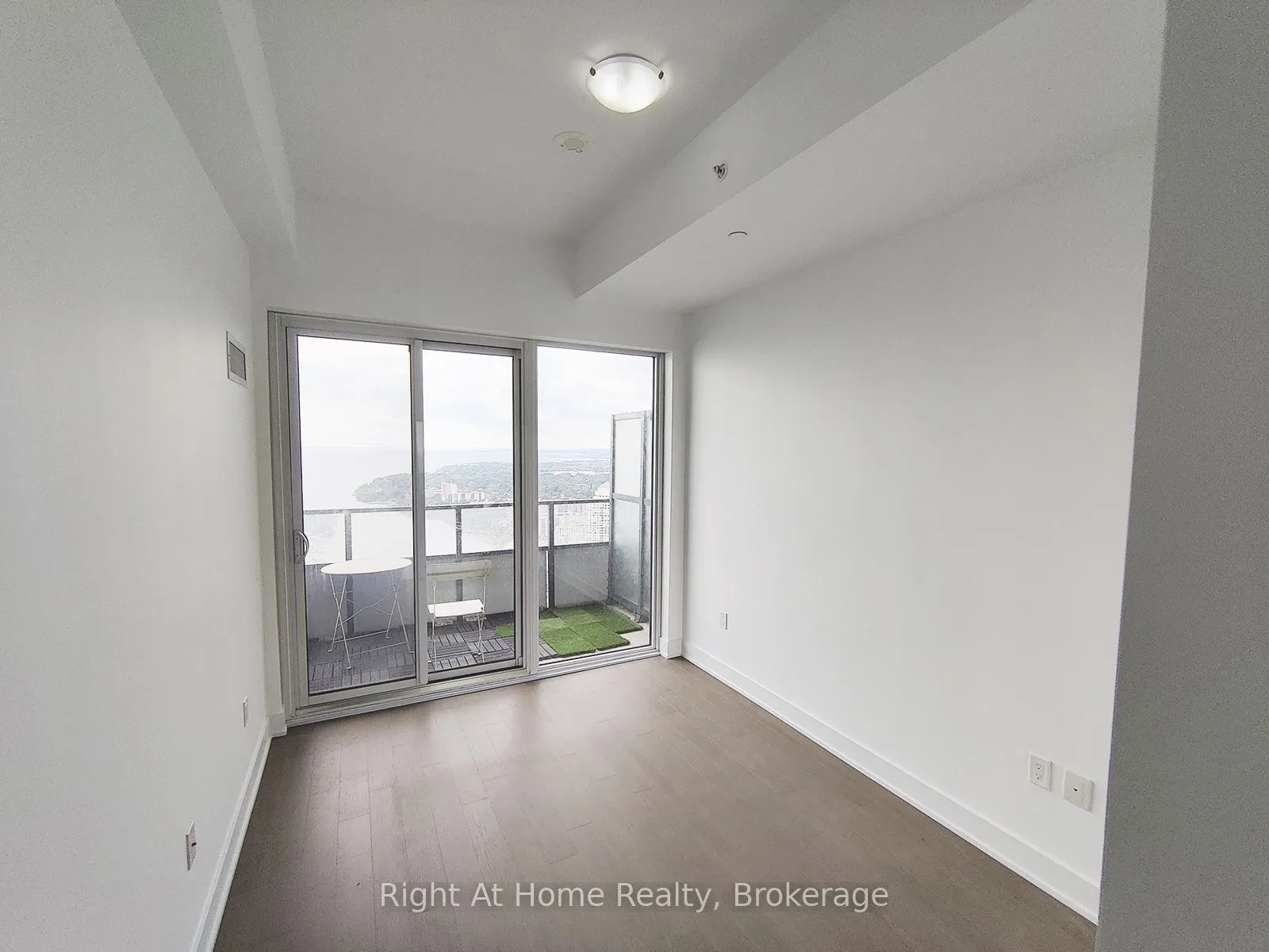 20 Shore Breeze Drive, #4401