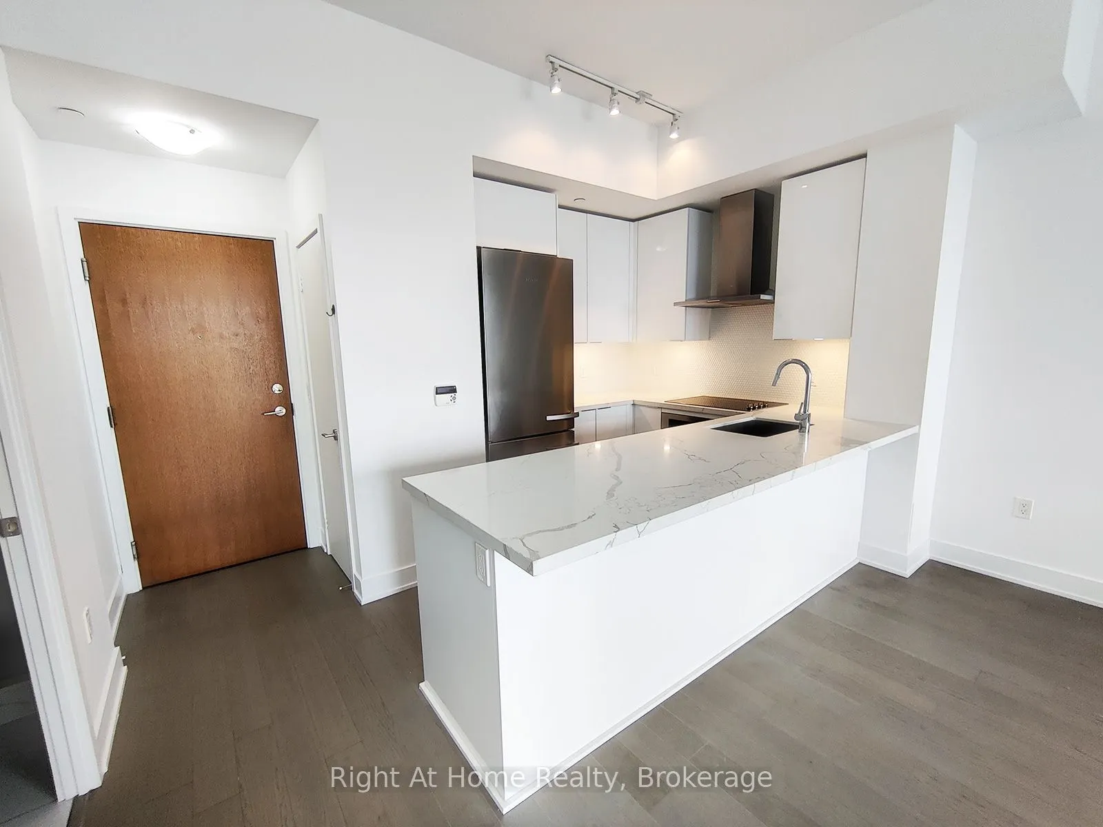 20 Shore Breeze Drive, #4401