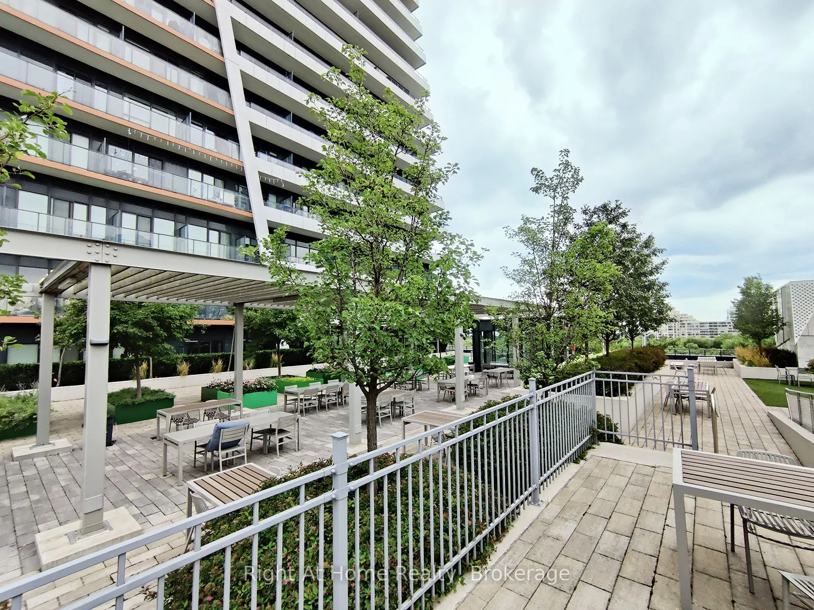 20 Shore Breeze Drive, #4401