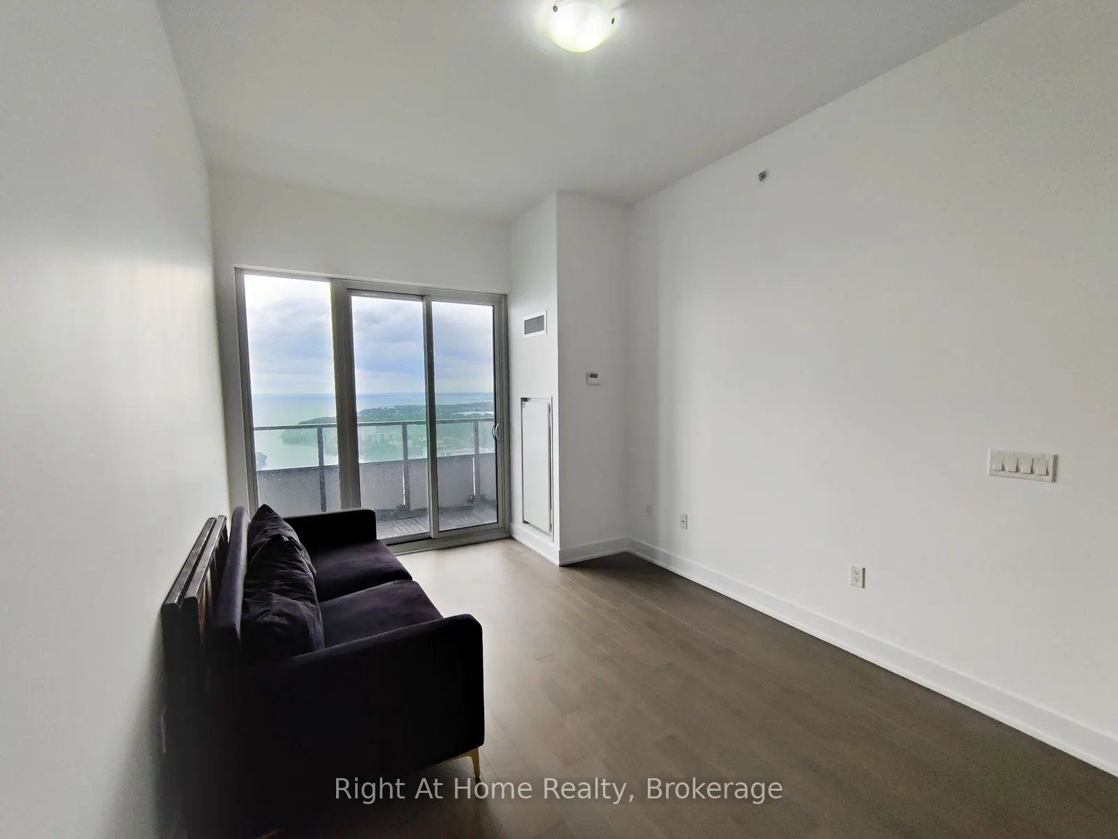 20 Shore Breeze Drive, #4401