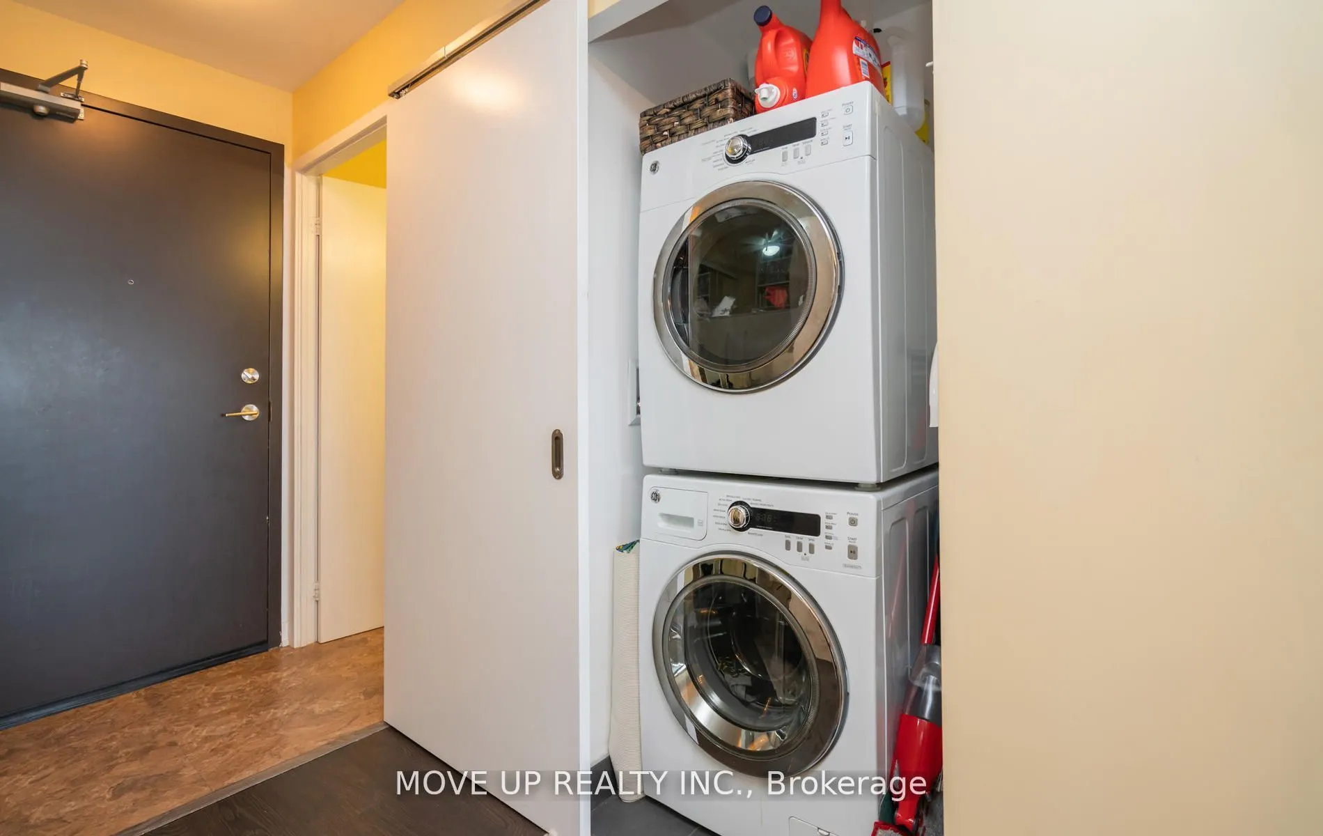 11 Superior Avenue, #807