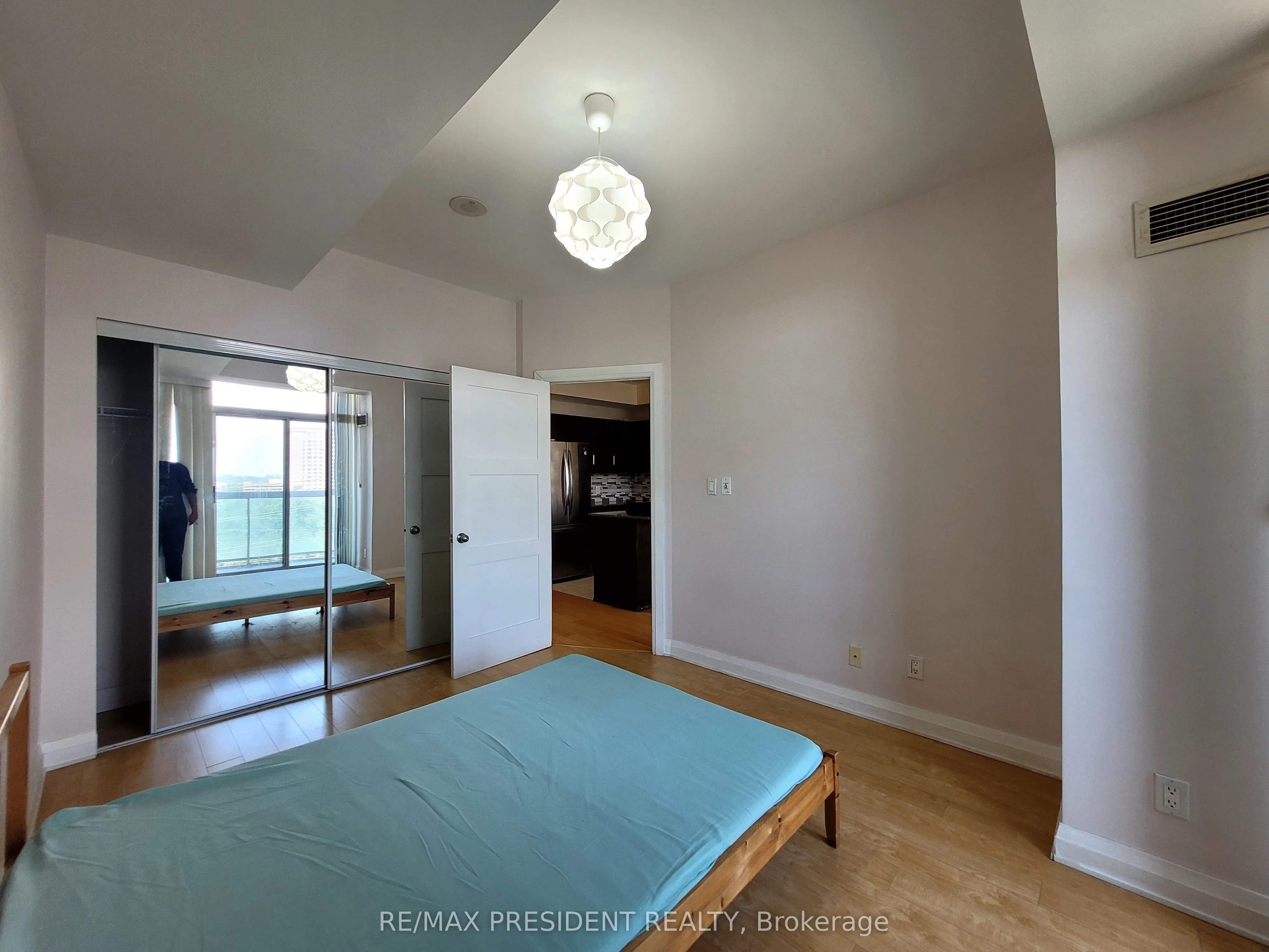 3504 Hurontario Street, #801