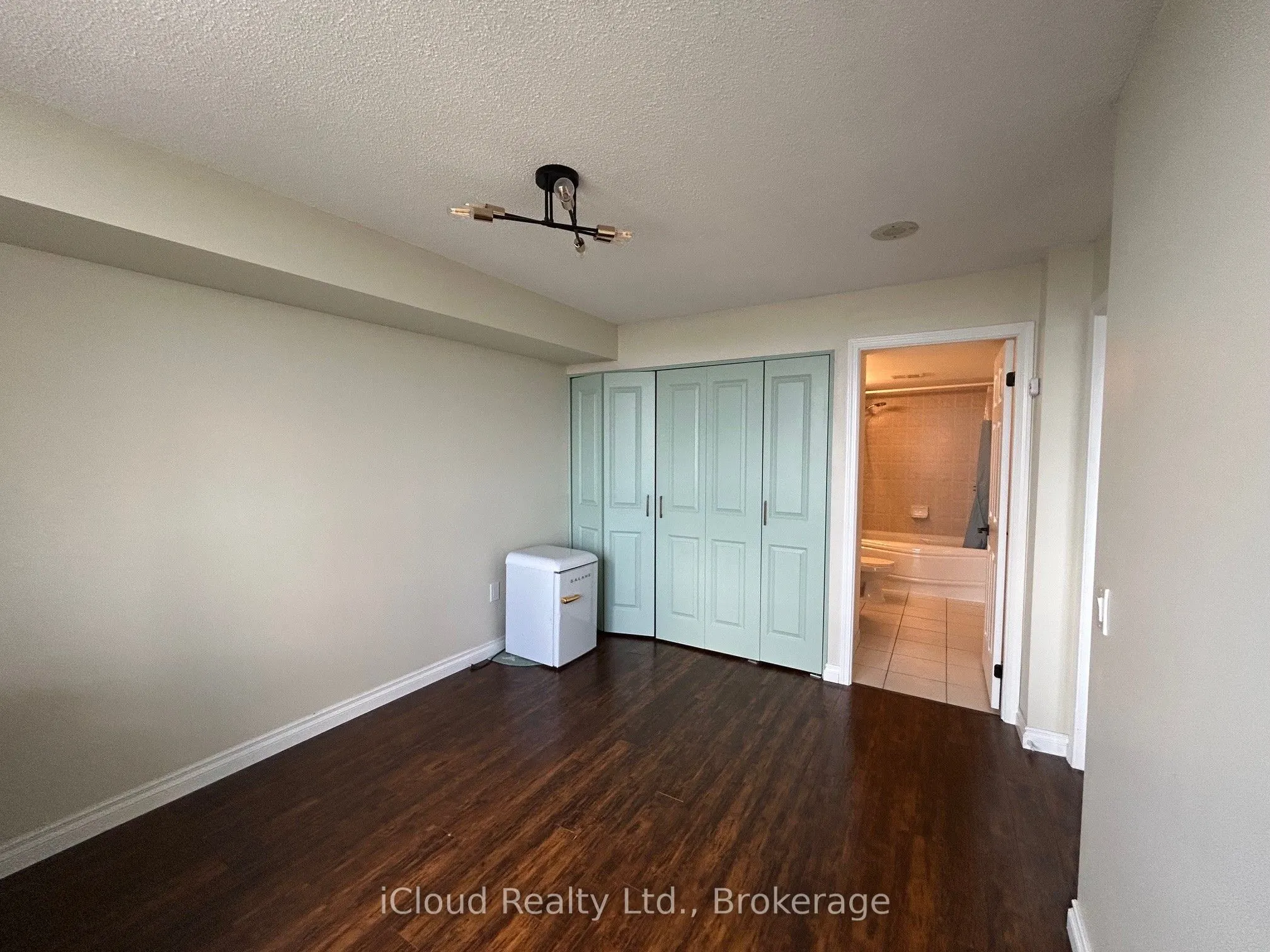 55 Strathaven Drive, #1915