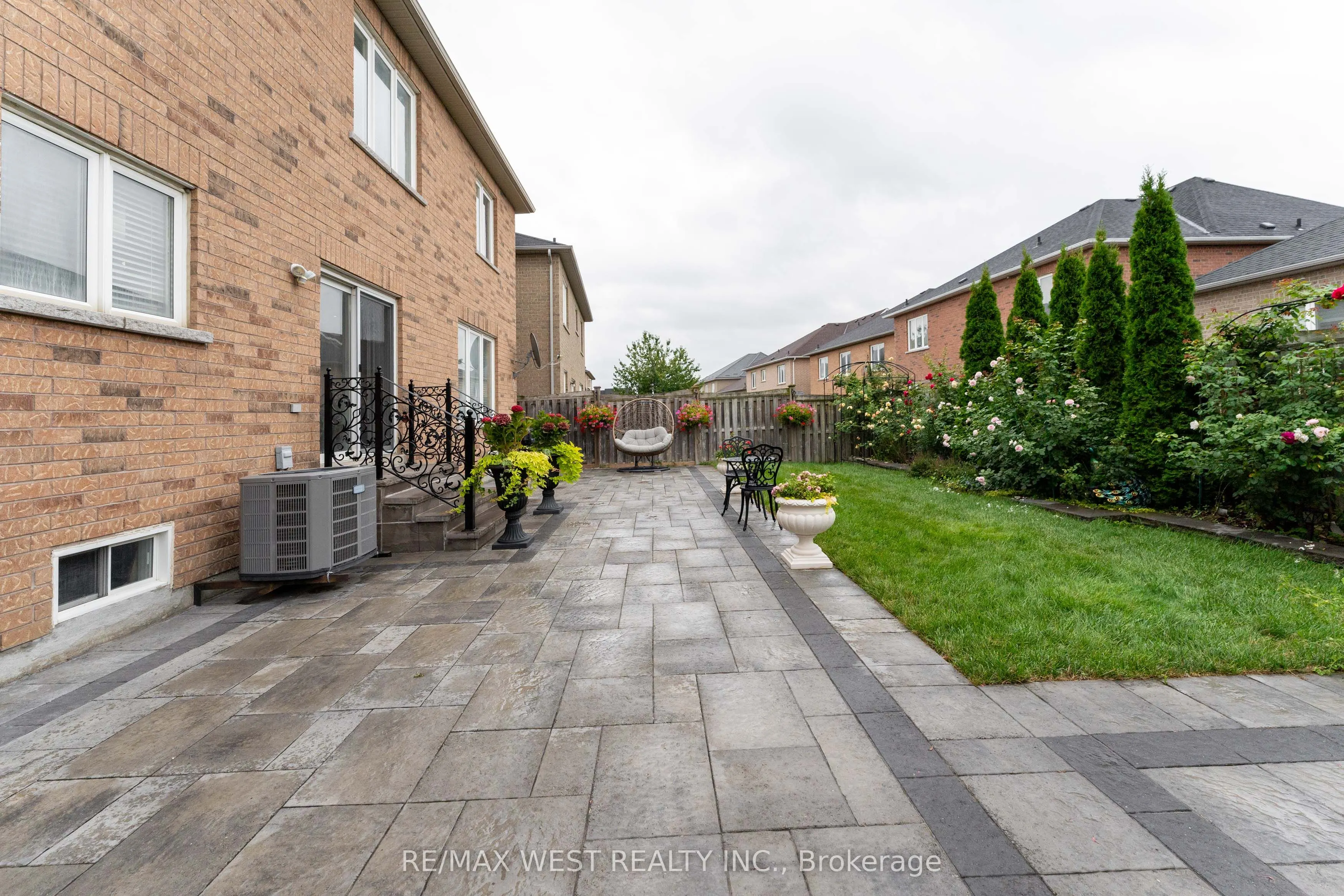 8 Yellow Avens Boulevard