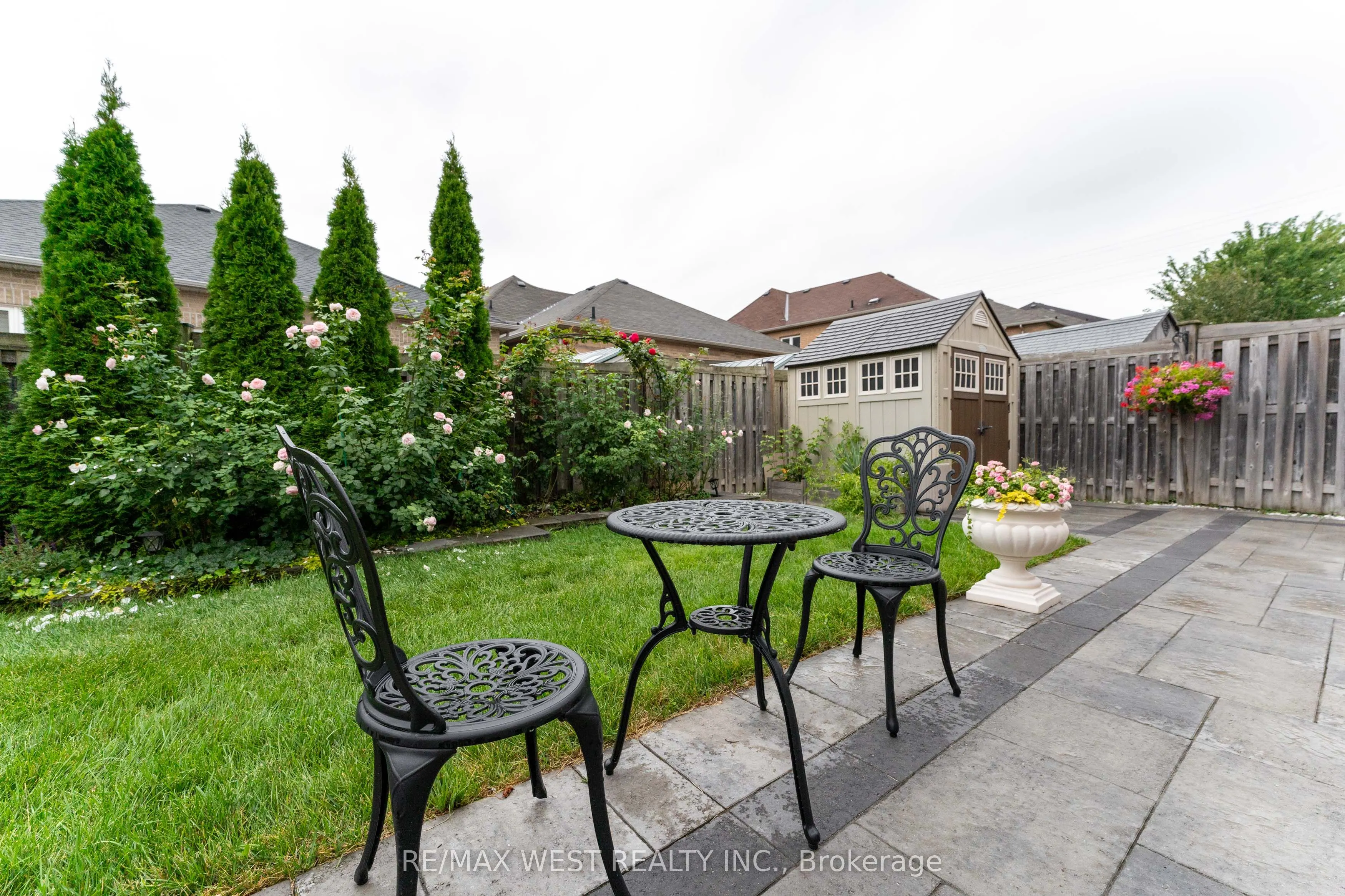 8 Yellow Avens Boulevard