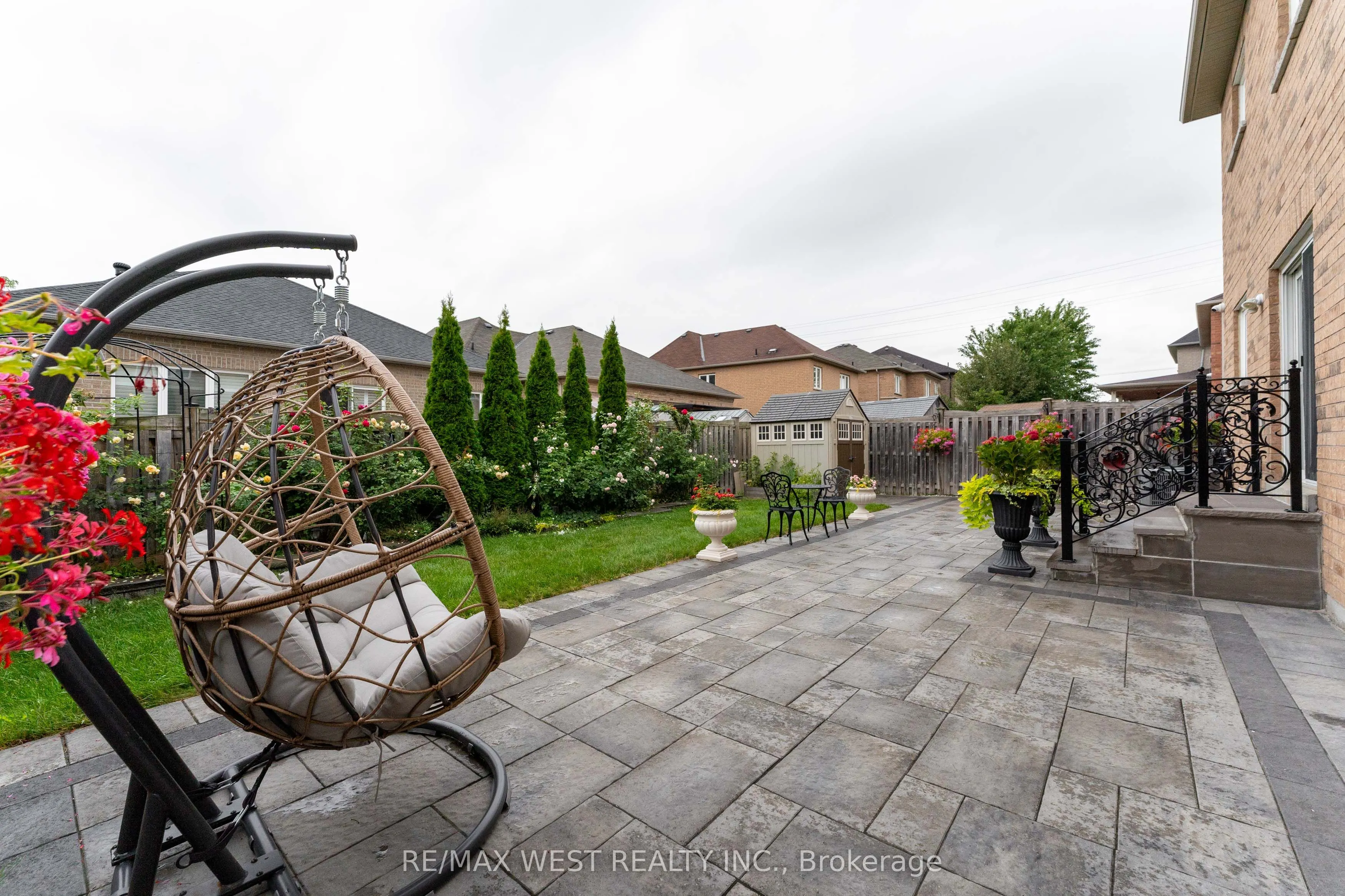 8 Yellow Avens Boulevard