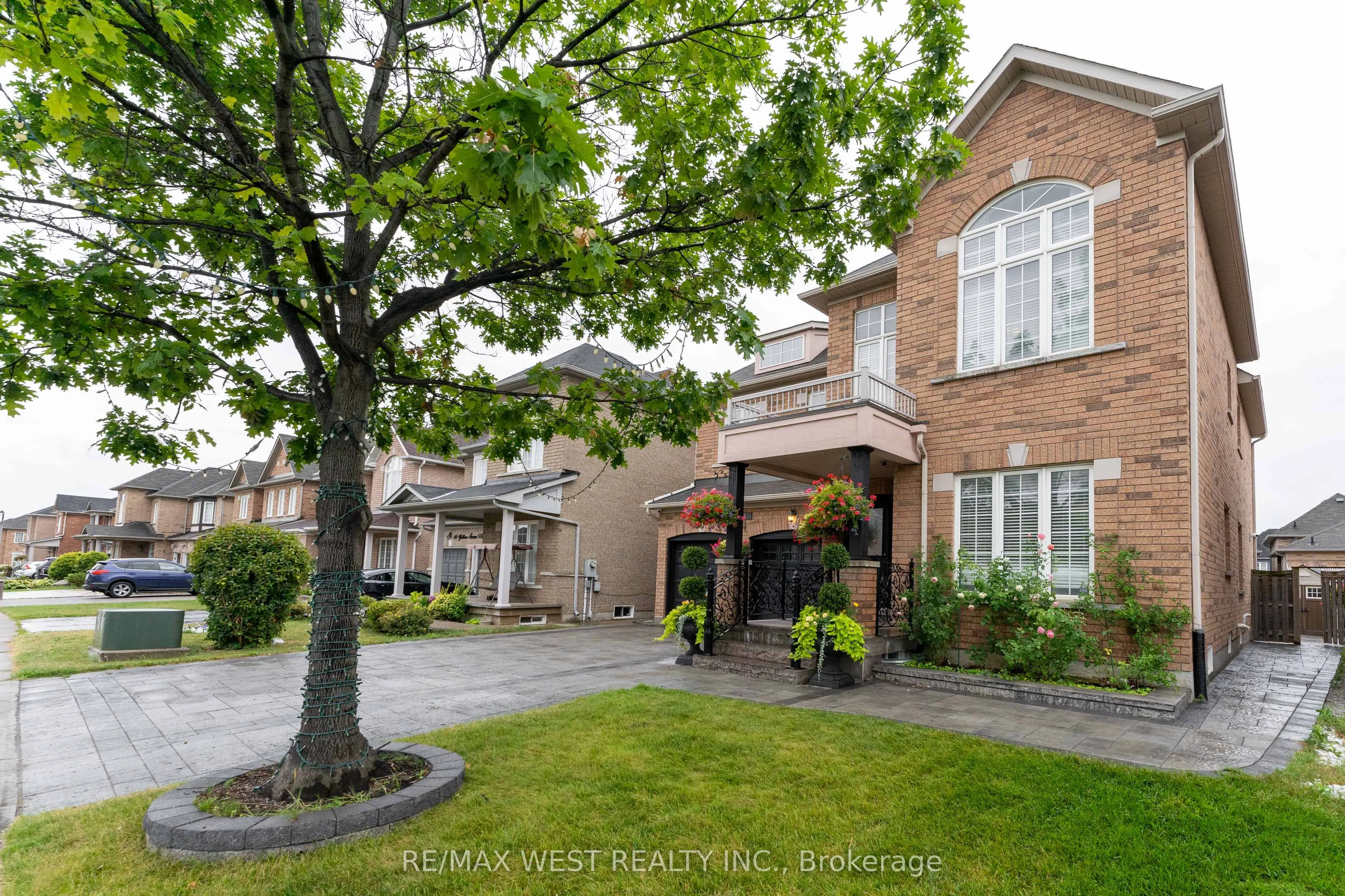 8 Yellow Avens Boulevard