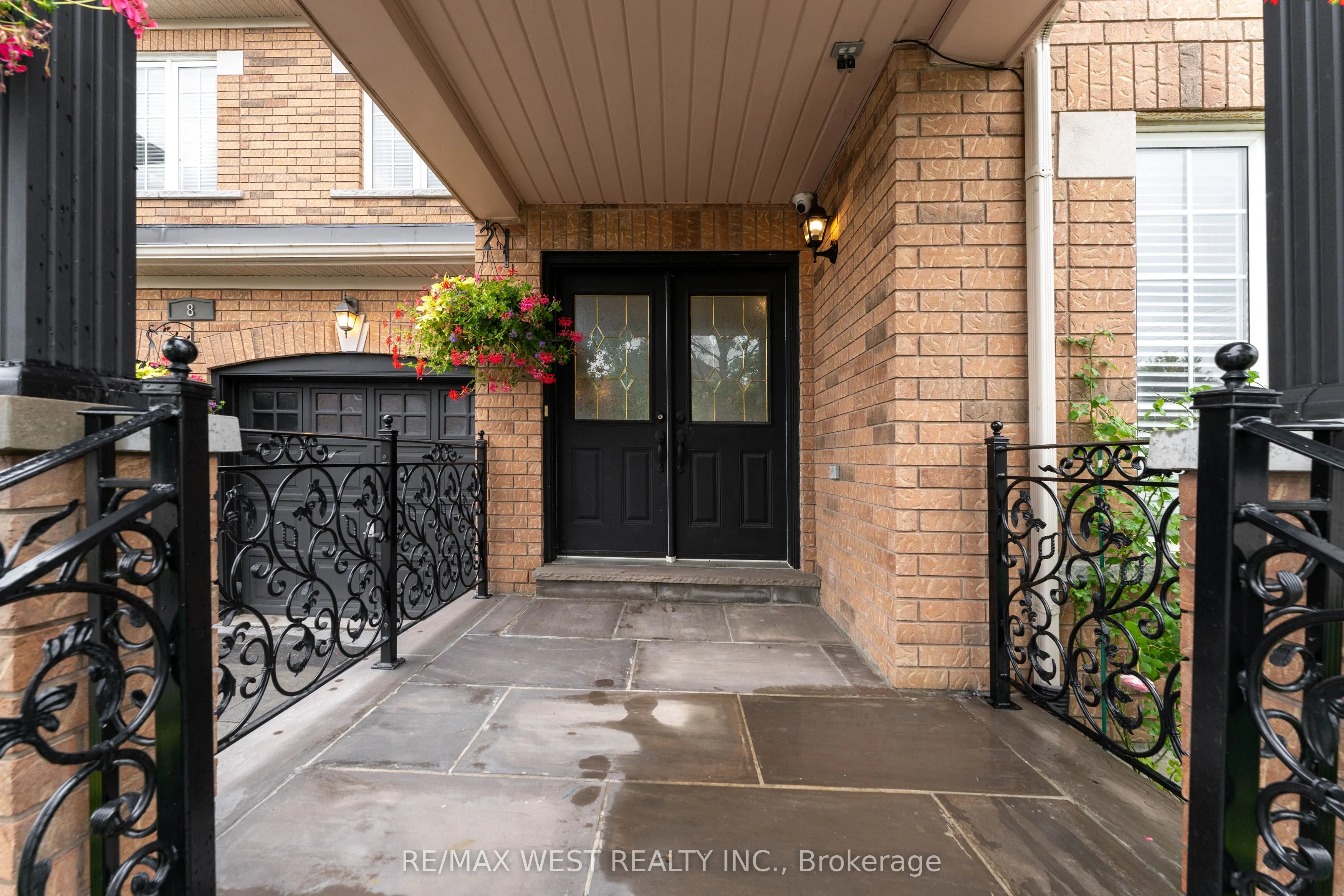 8 Yellow Avens Boulevard