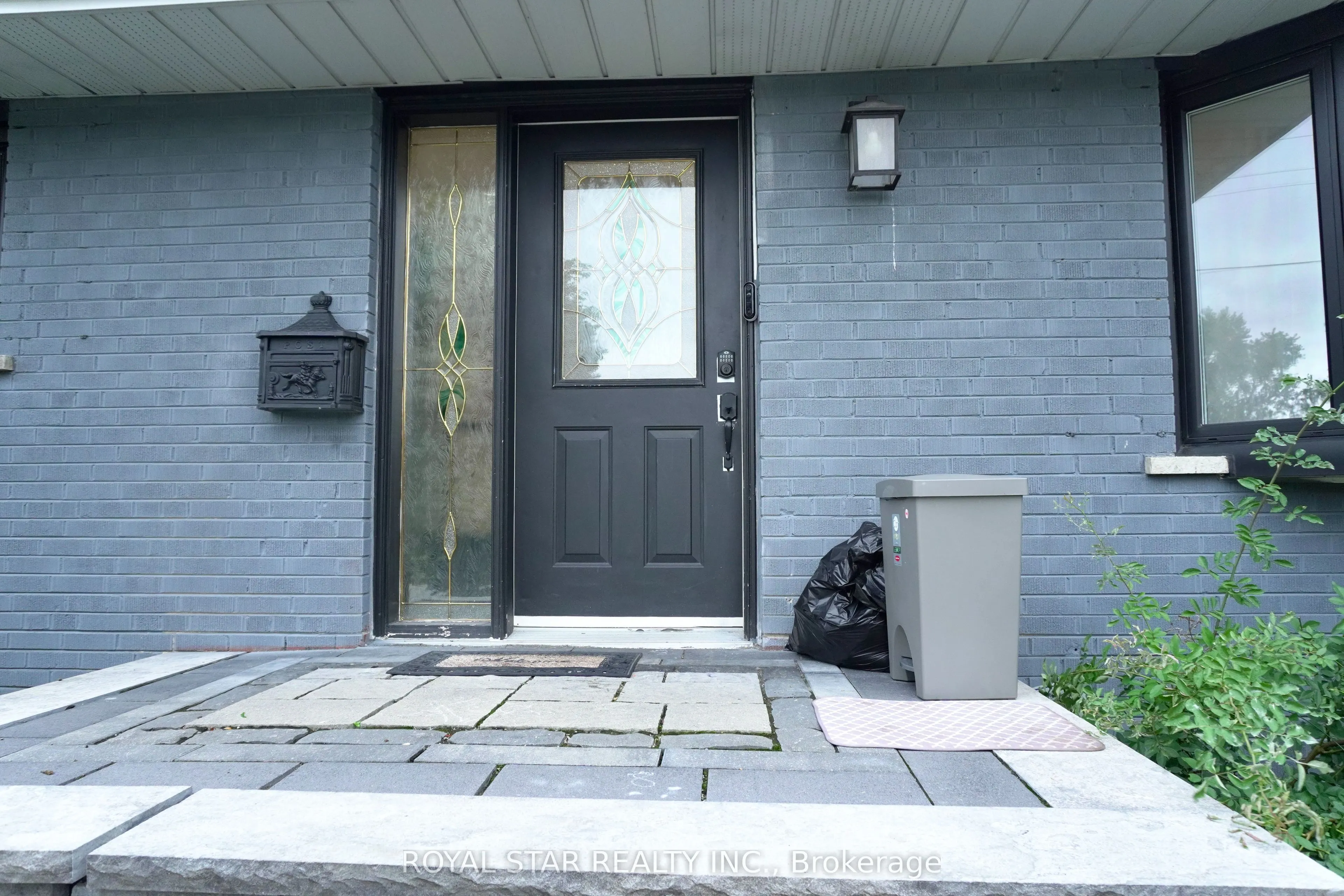 27 Matlock Avenue