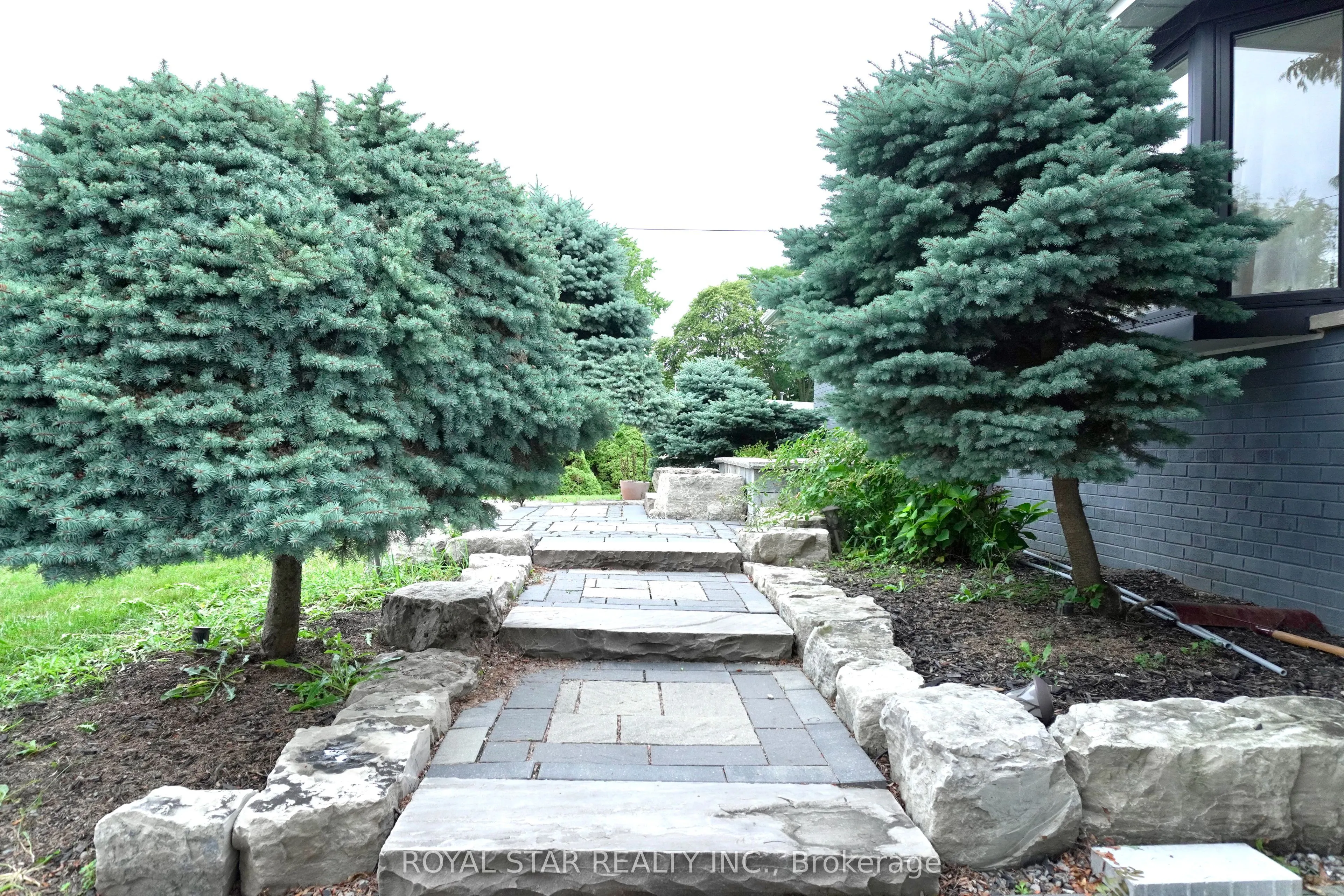 27 Matlock Avenue