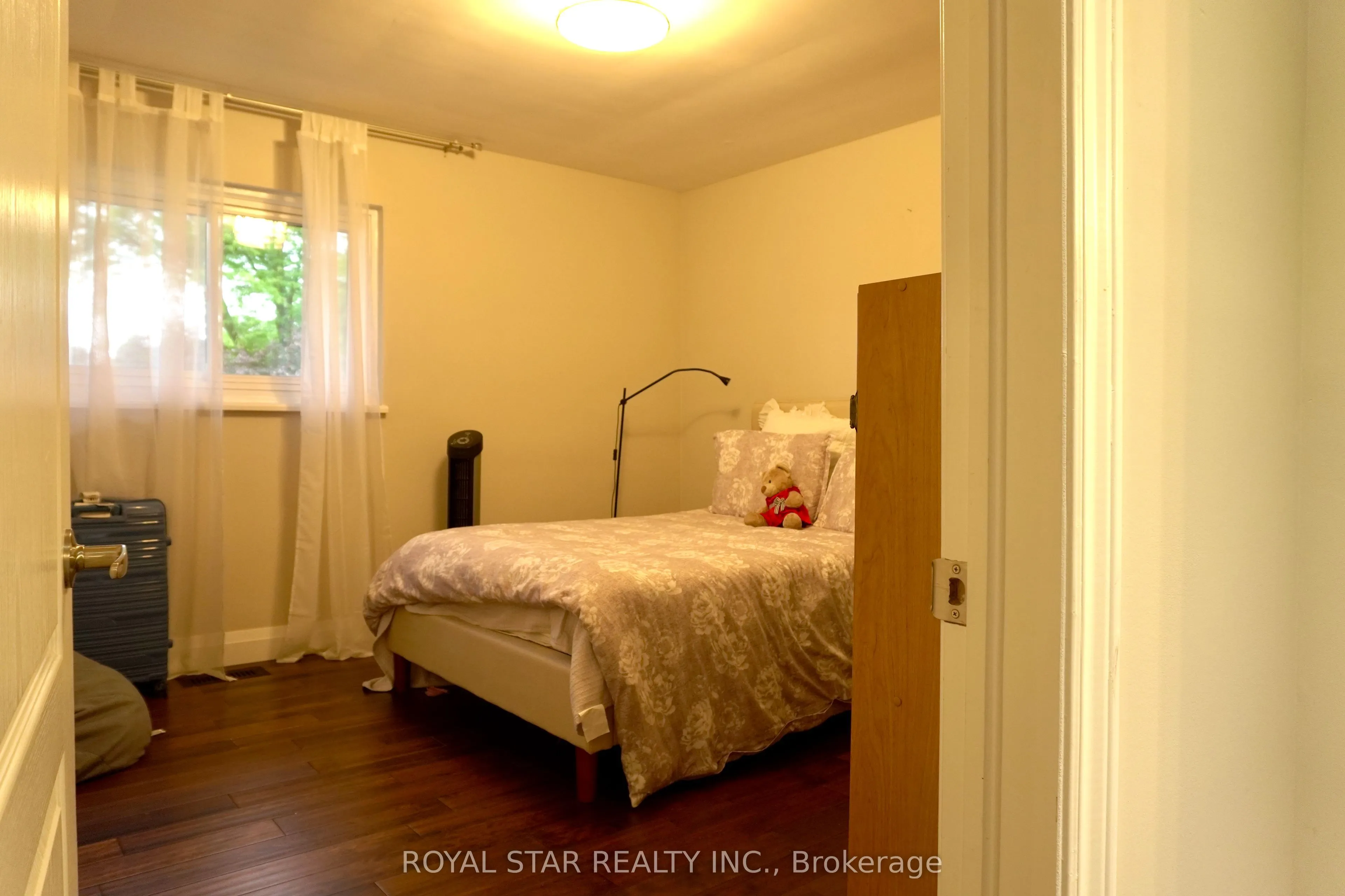 27 Matlock Avenue