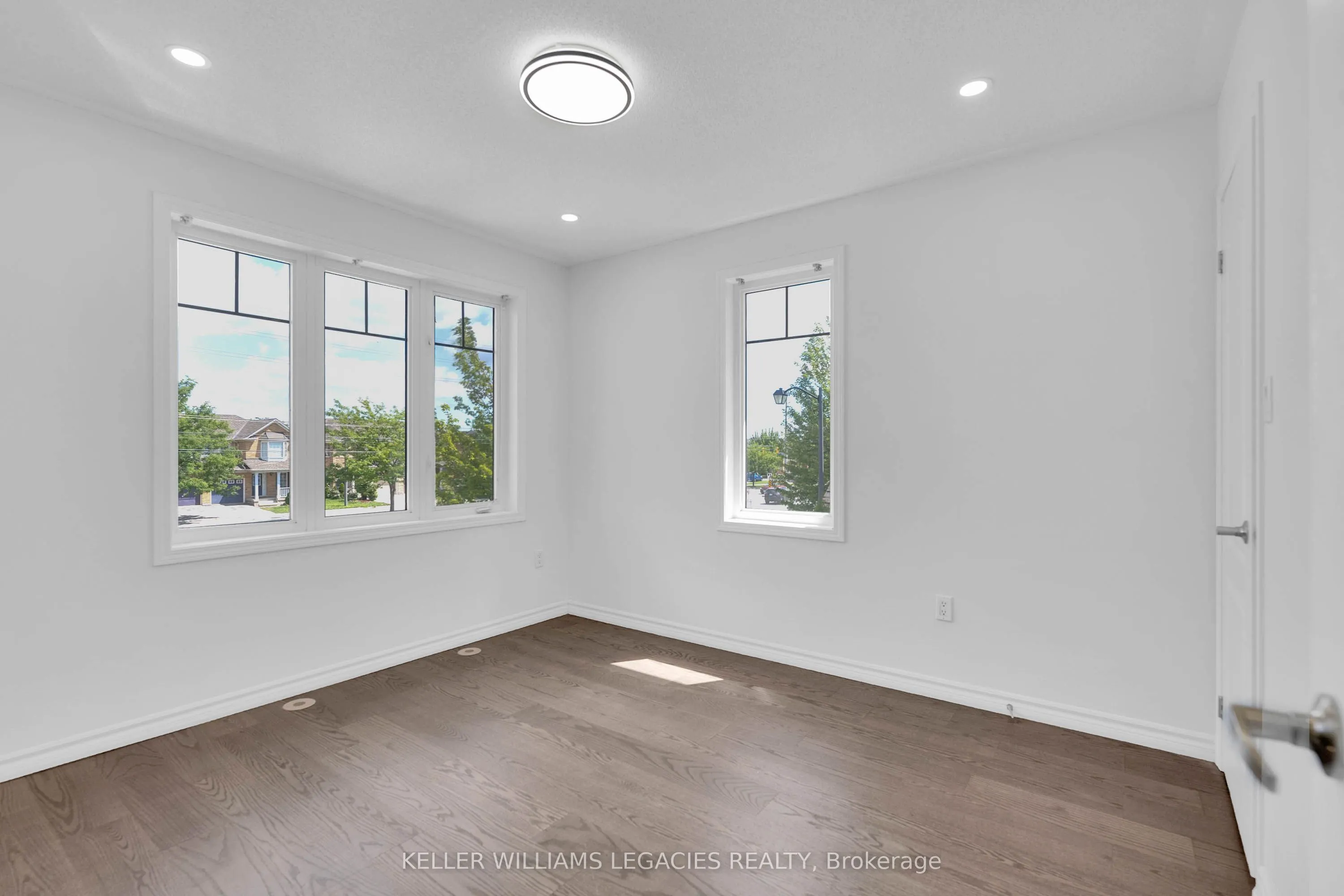 656 Thompson Road S