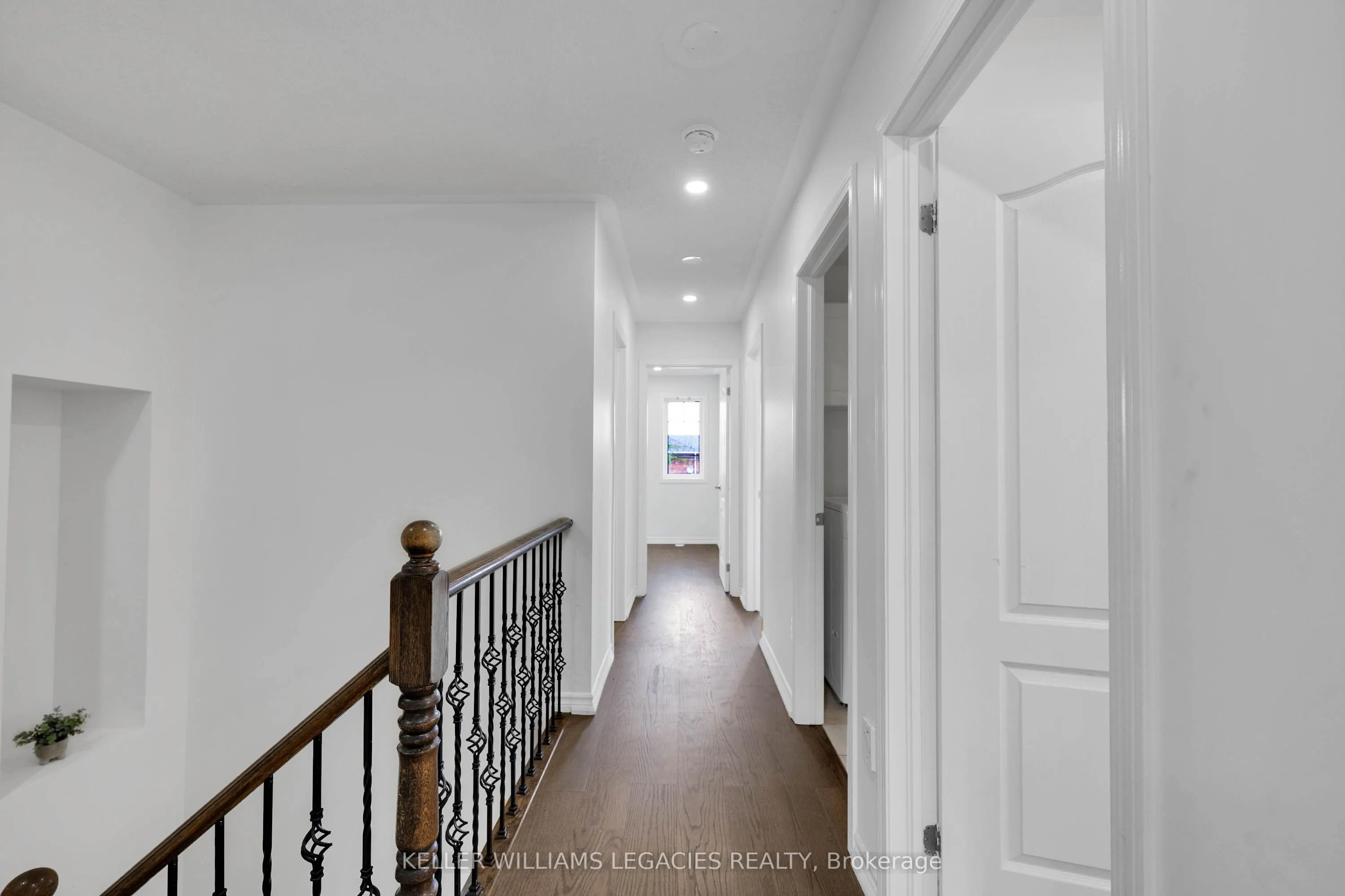 656 Thompson Road S