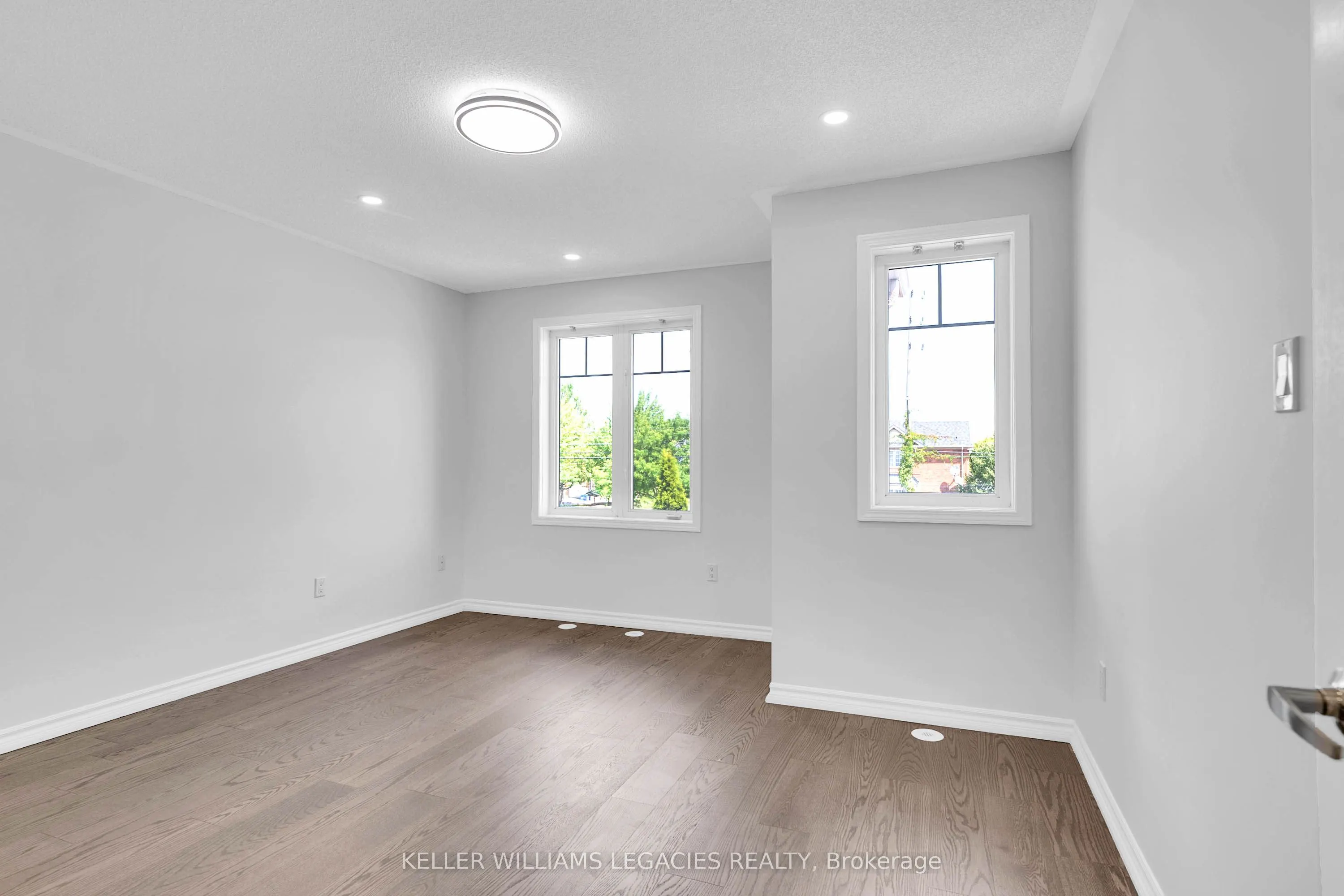 656 Thompson Road S