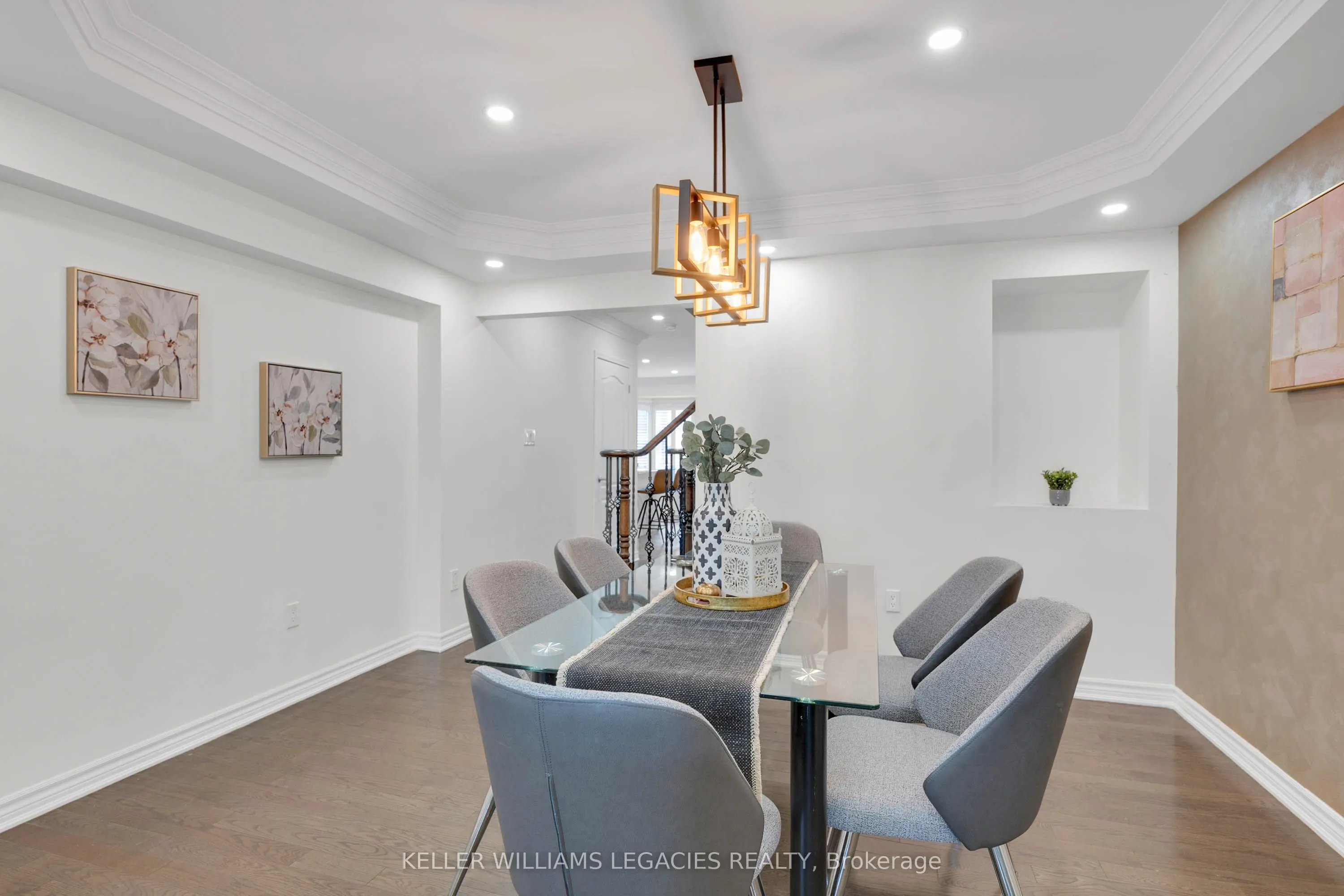 656 Thompson Road S