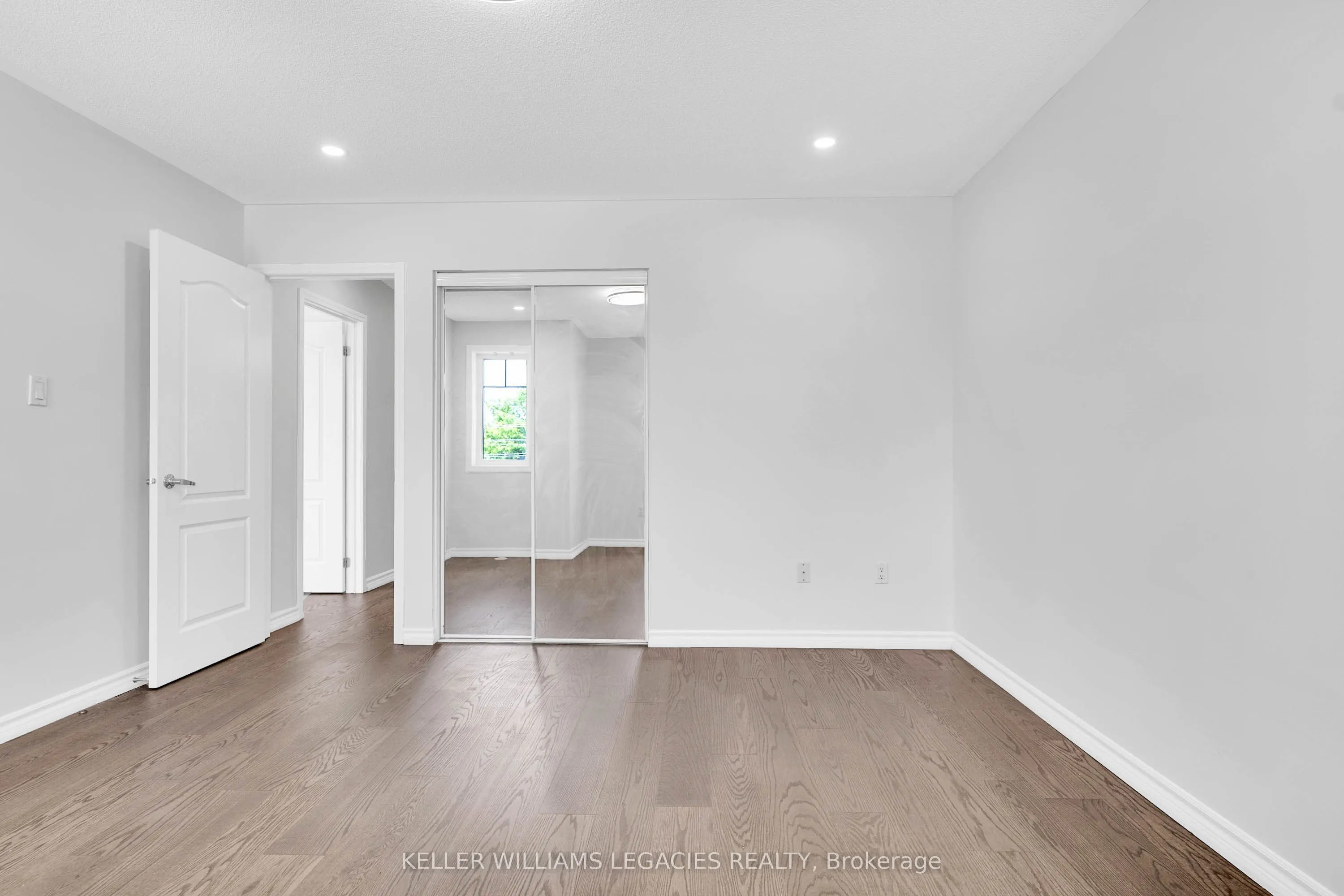 656 Thompson Road S