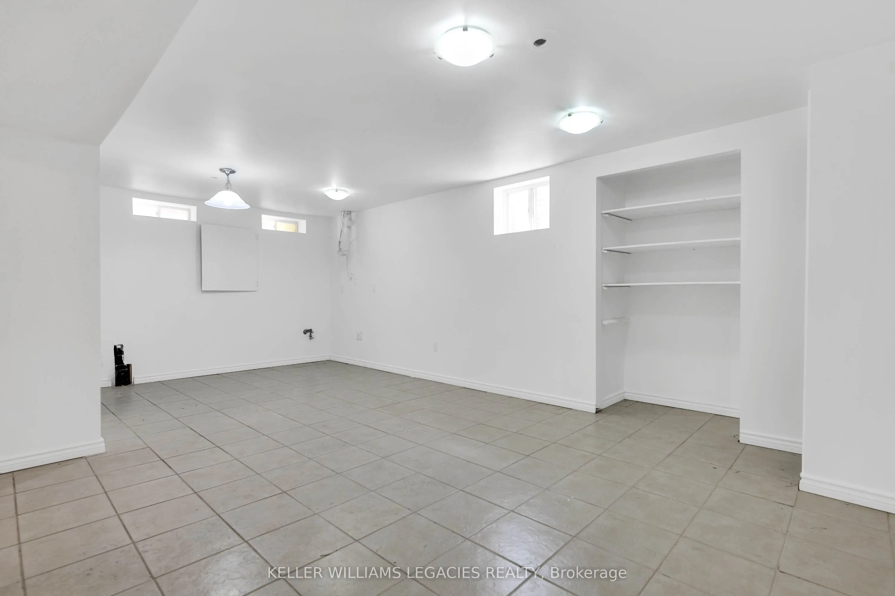 656 Thompson Road S