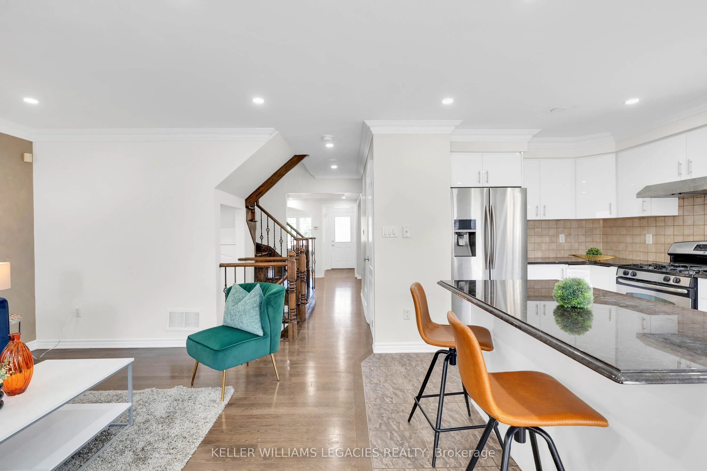 656 Thompson Road S