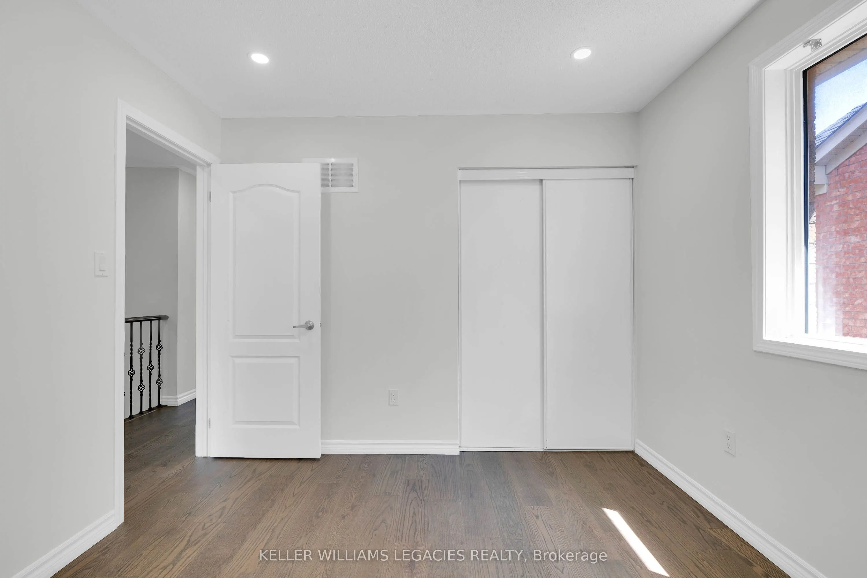 656 Thompson Road S