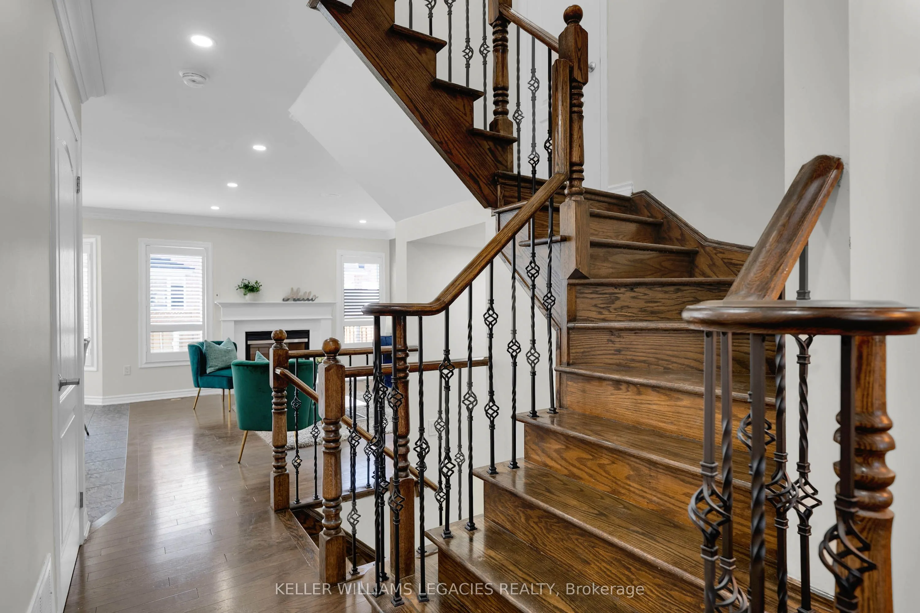 656 Thompson Road S