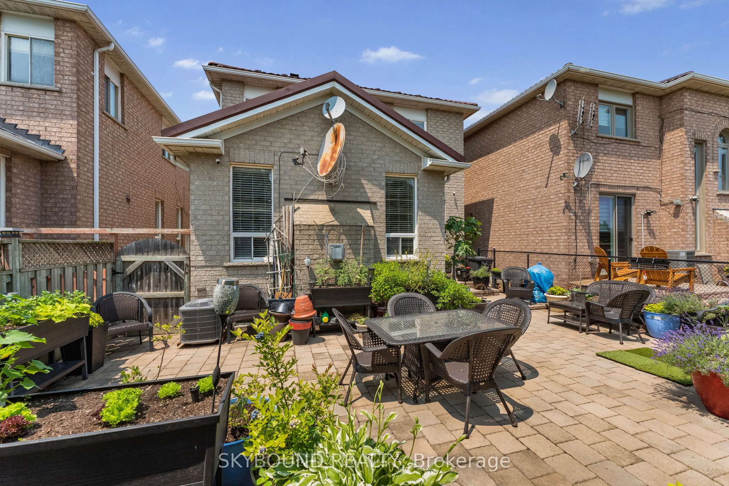 792 Ledbury Crescent
