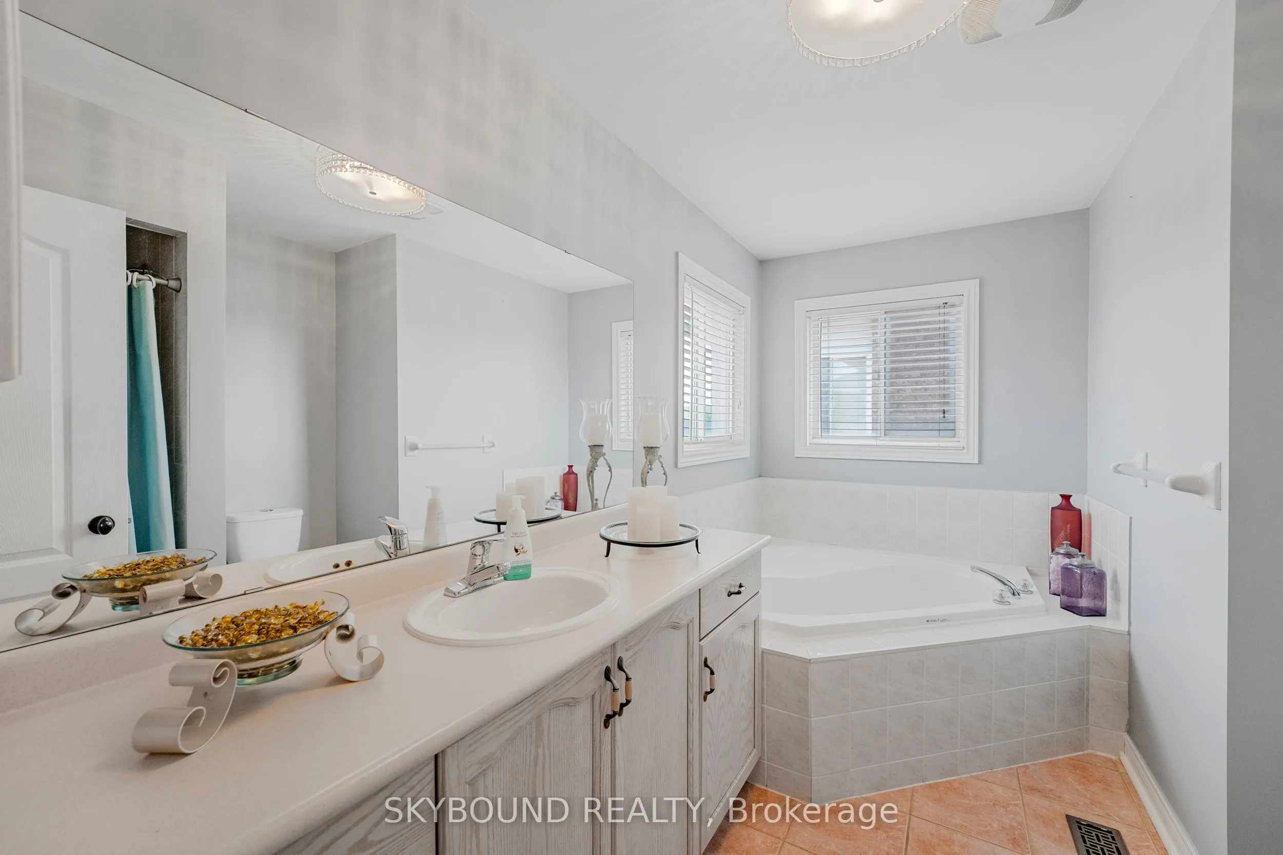 792 Ledbury Crescent
