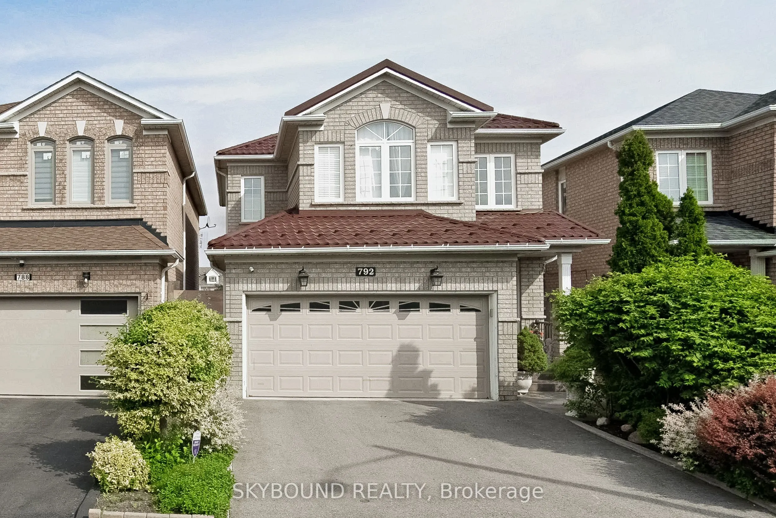 792 Ledbury Crescent