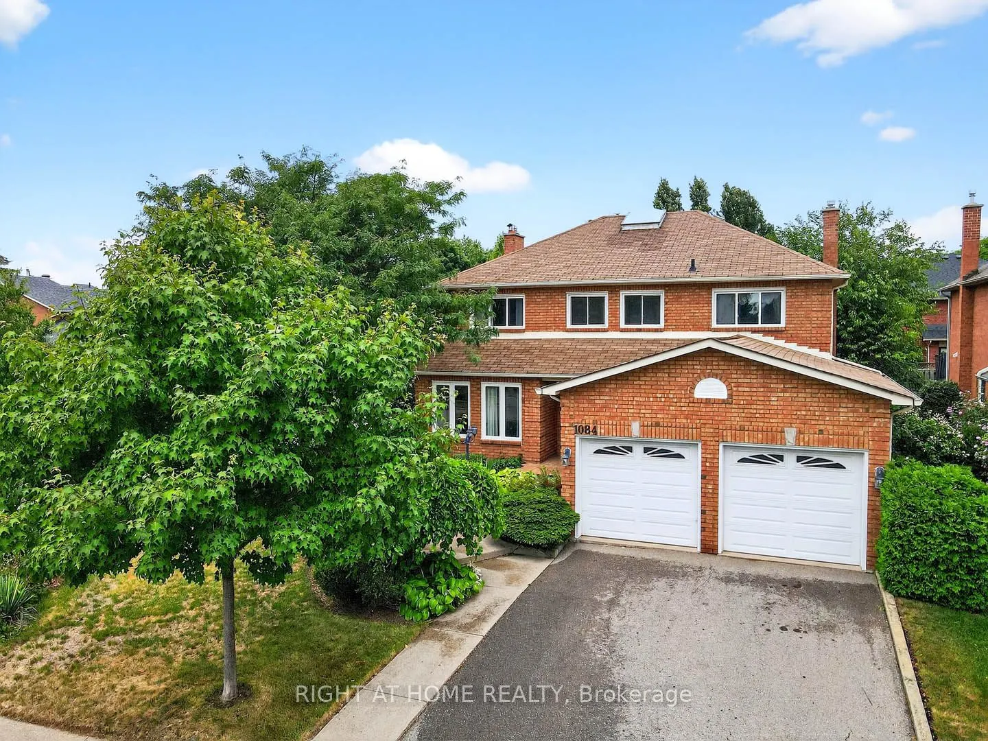 1084 Grandeur Crescent