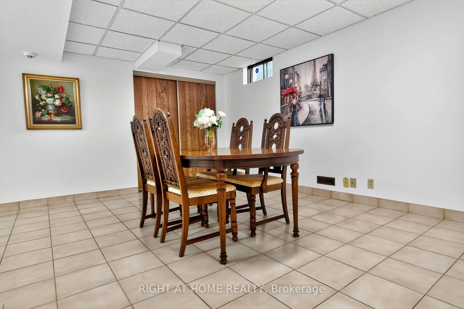 1084 Grandeur Crescent