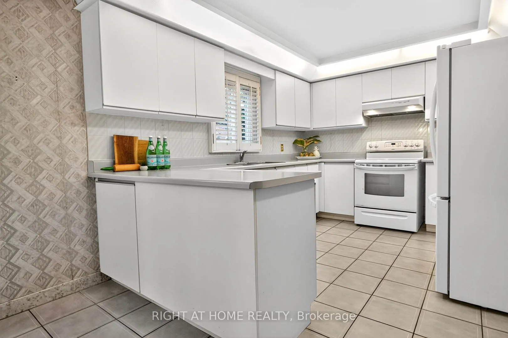 1084 Grandeur Crescent