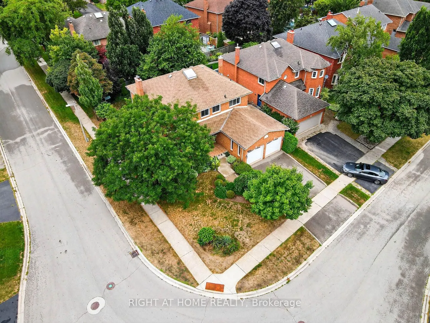 1084 Grandeur Crescent